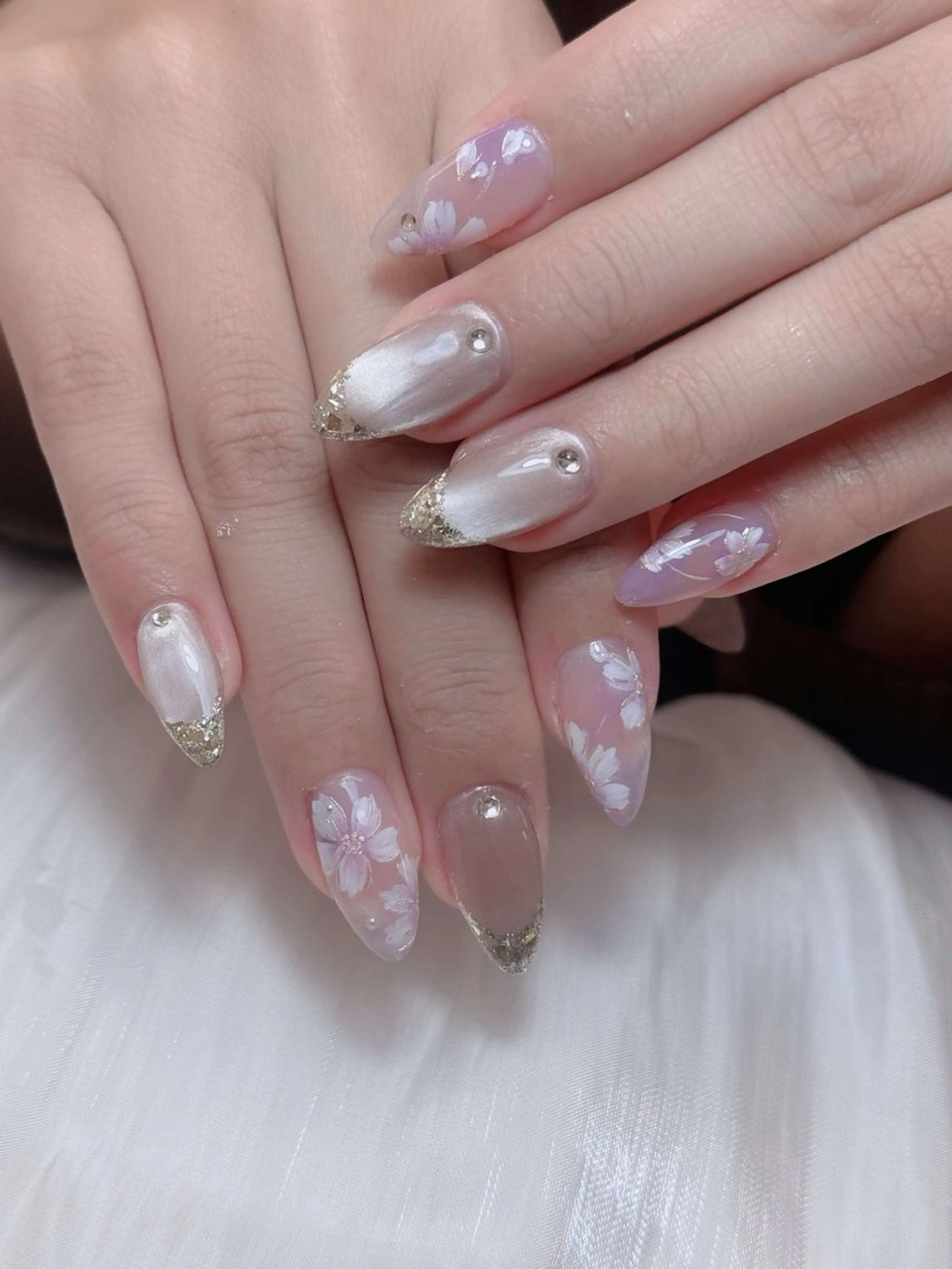 ネイル オーロラネイル チークネイル 長さ出し フットネイル フレンチネイル Anh 歌舞伎町のネイルデザイン