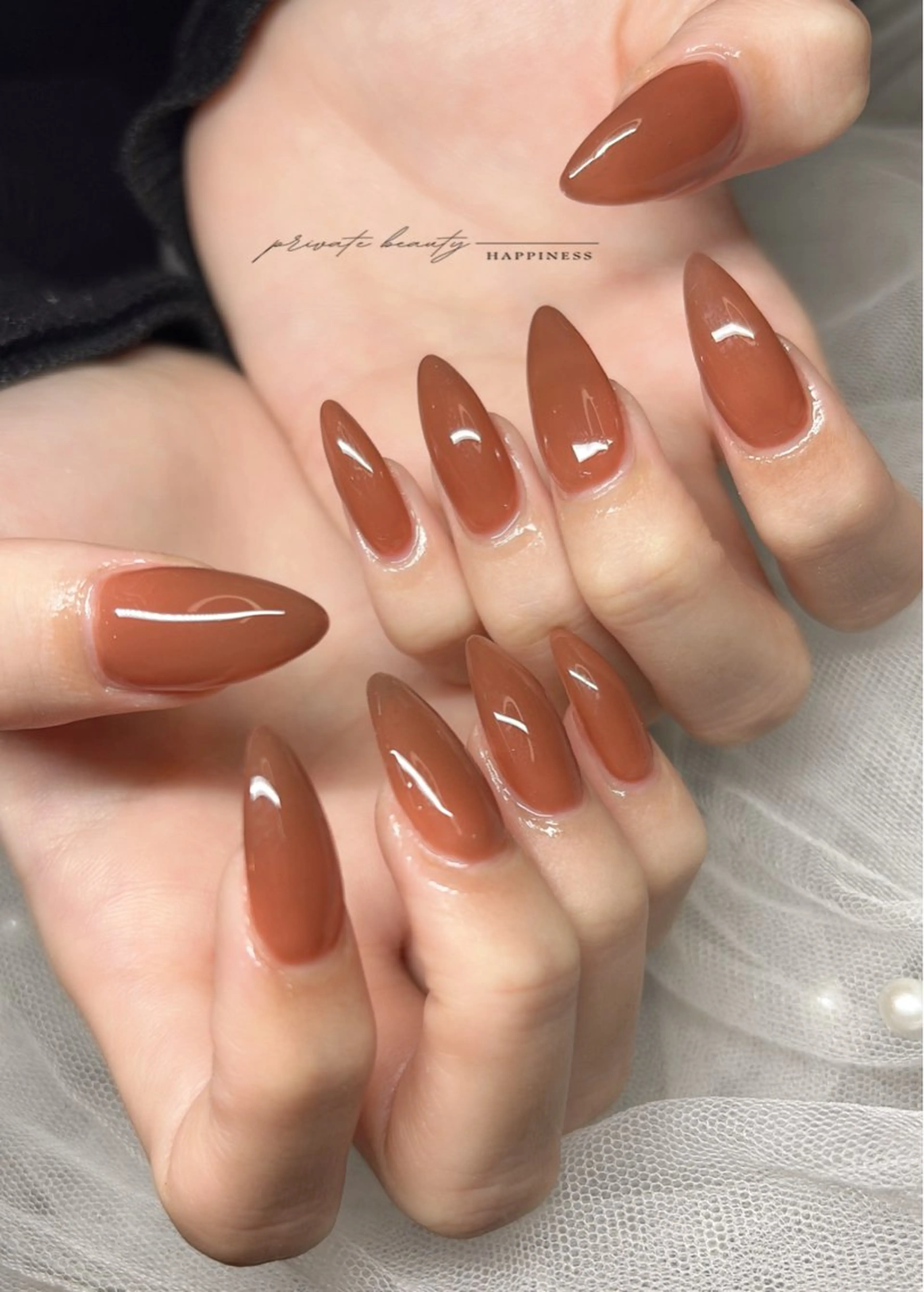 ネイル ブラウン ロングネイル ワンカラーネイル シンプルネイル ハンドネイル happiness nailのネイルデザイン