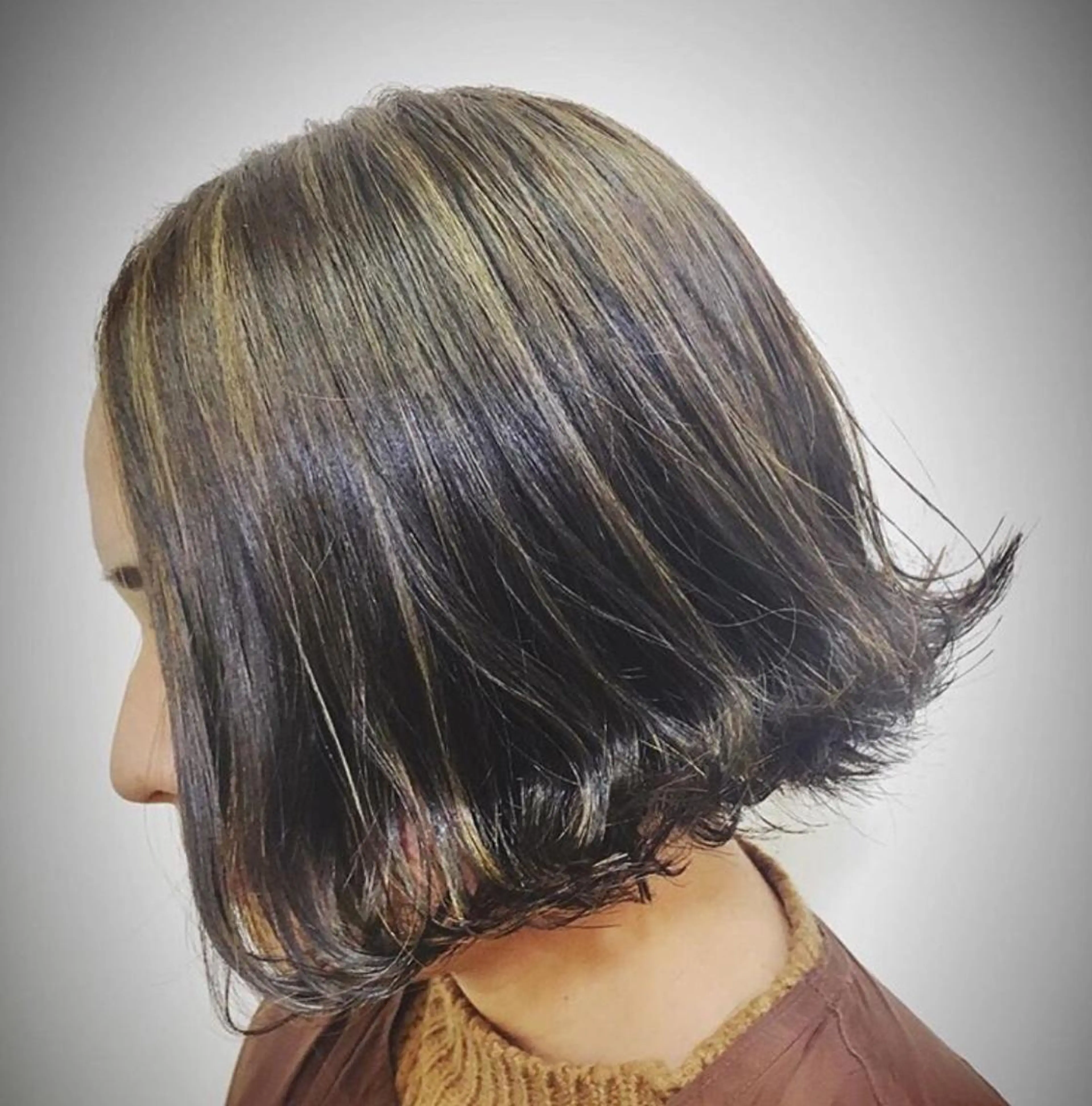 ショート カラー 切りっぱなしボブ ハイライトカラー ボブ ハイライト ブリーチ👩‍🦳/ ‪✂︎MANAMIのヘアスタイル