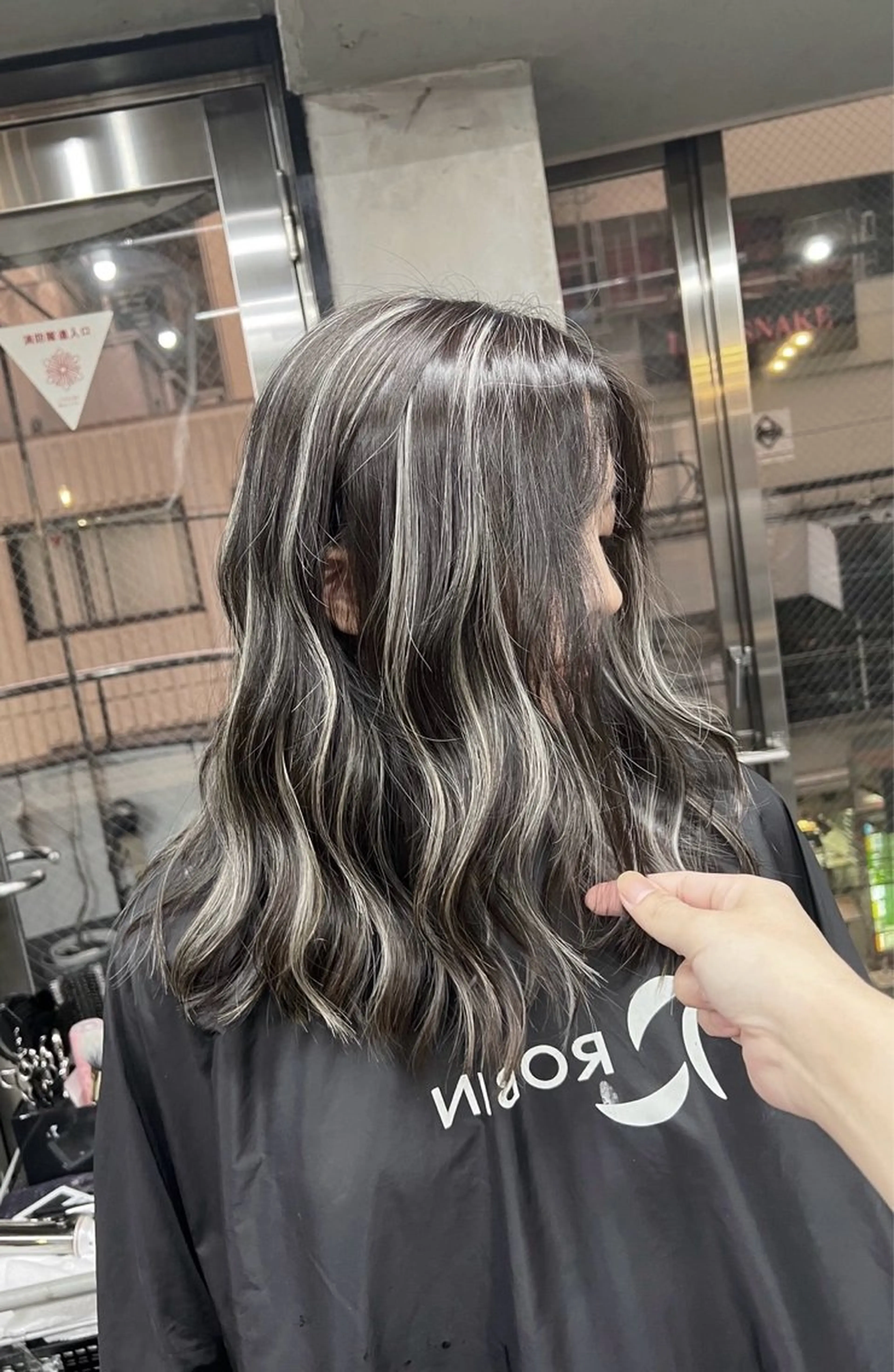 セミロング カラー ダークグレー ダークグレージュ グレージュ ハイライトカラー ハイライト ヘアカラー トリートメント ROBIN所属・指名数No.1 /NAOYAのヘアスタイル