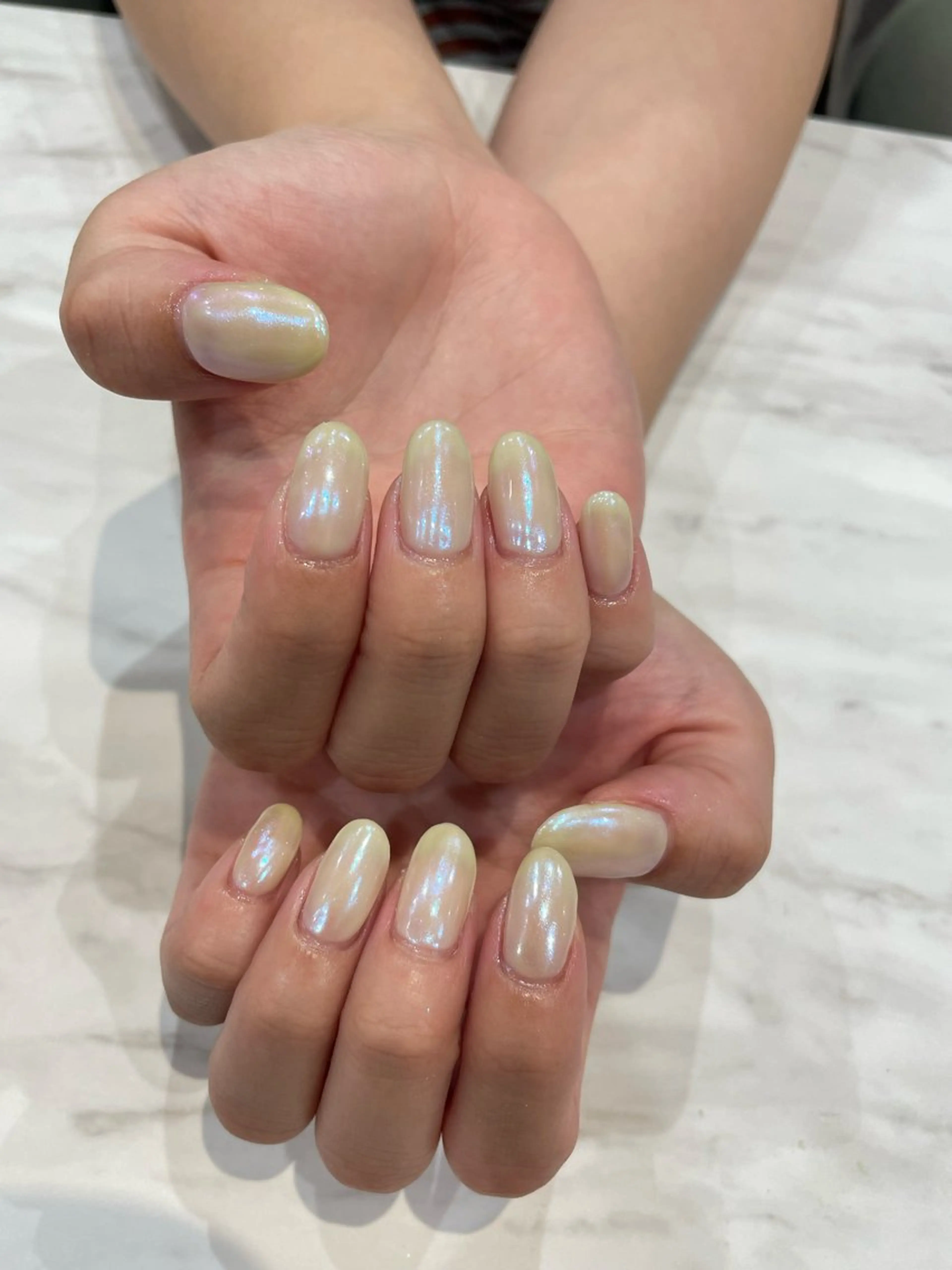 ネイル オーロラネイル ホワイト Liora所属・nail mnのネイルデザイン
