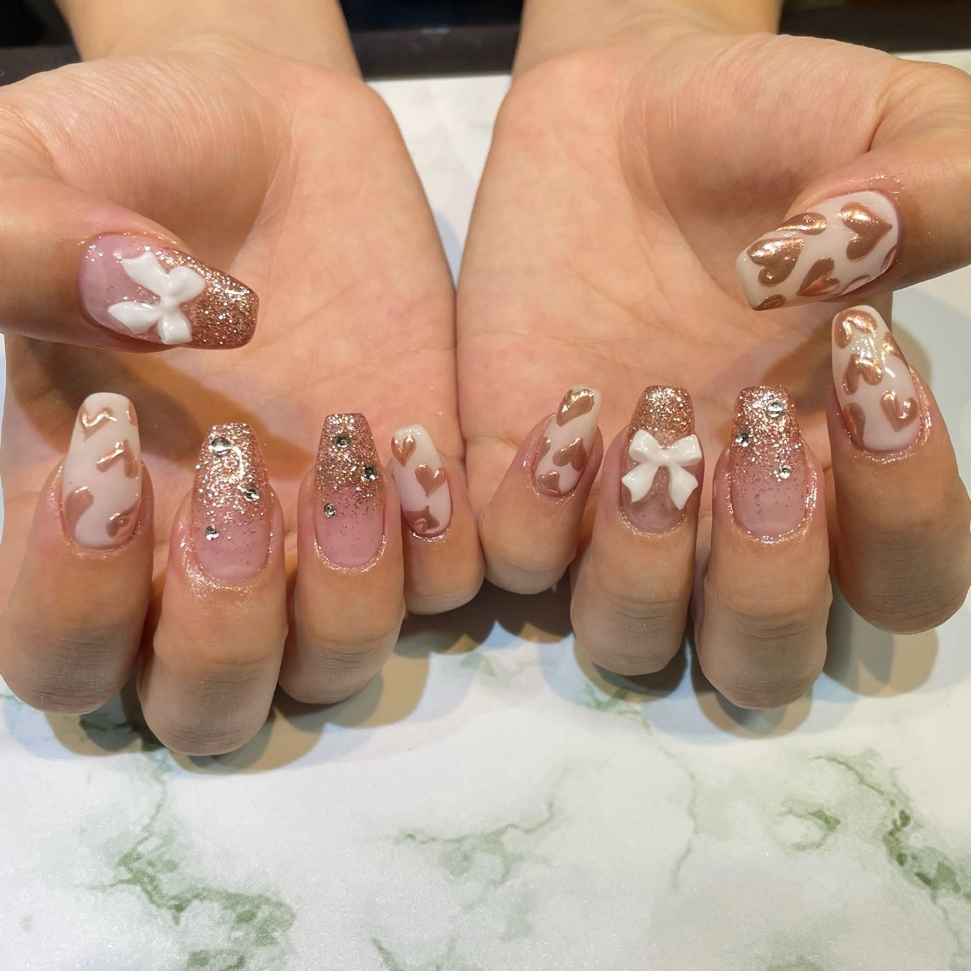 ネイル ハート ハンドネイル 糀屋 彩奈のネイルデザイン