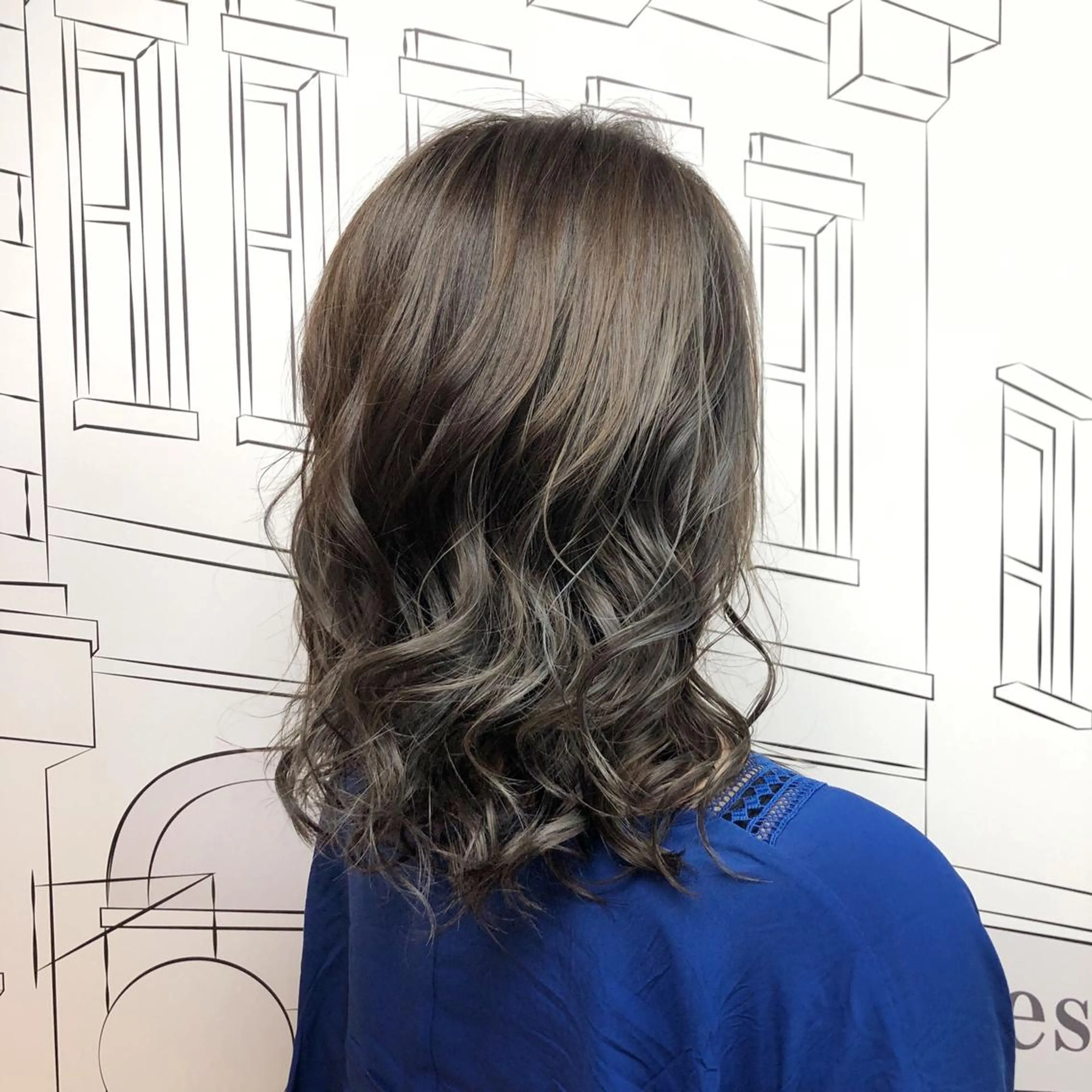 ミディアム カラー グレージュ イルミナカラー 外国人風カラー TOMOKA 艶髪/透明感カラーのヘアスタイル