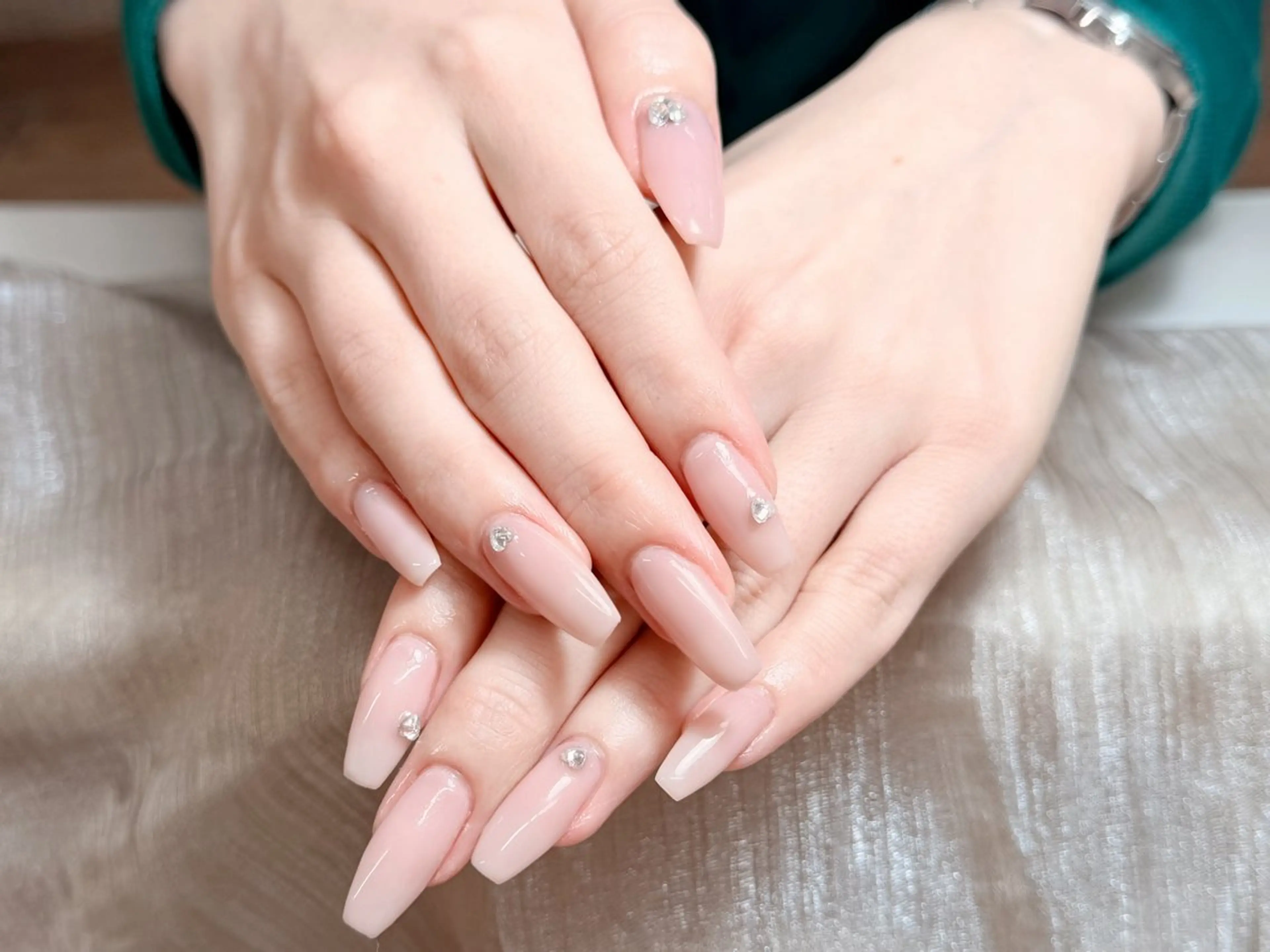 ネイル オーロラネイル ブルー チークネイル フットネイル フレンチネイル ハンドネイル AMI 新大久保のネイルデザイン