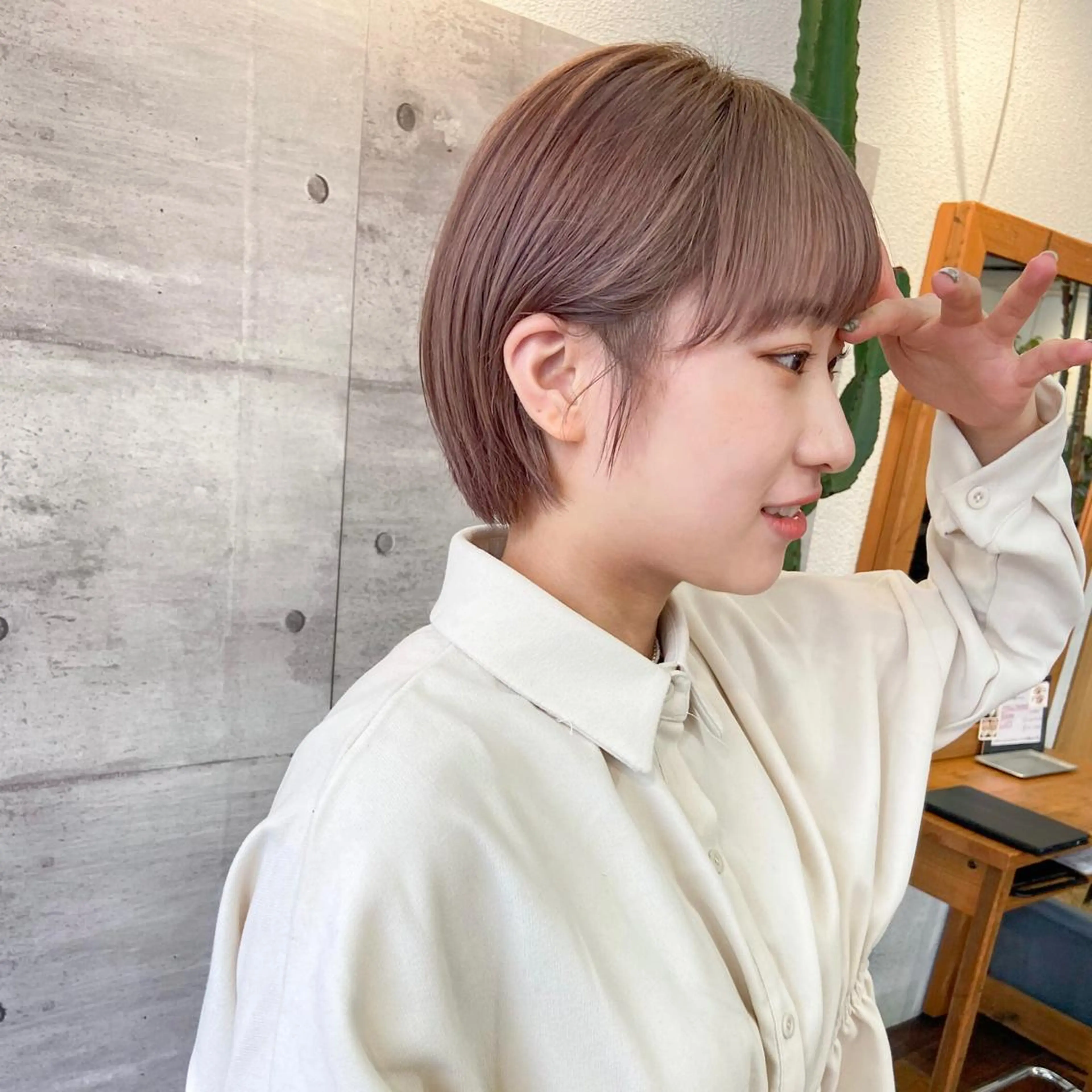 ショート カラー ベージュカラー ラベンダーカラー ミルクティーベージュ ヘアカラー トリートメント 岡本康平/ボブ /ブリーチ/レイヤーのヘアスタイル