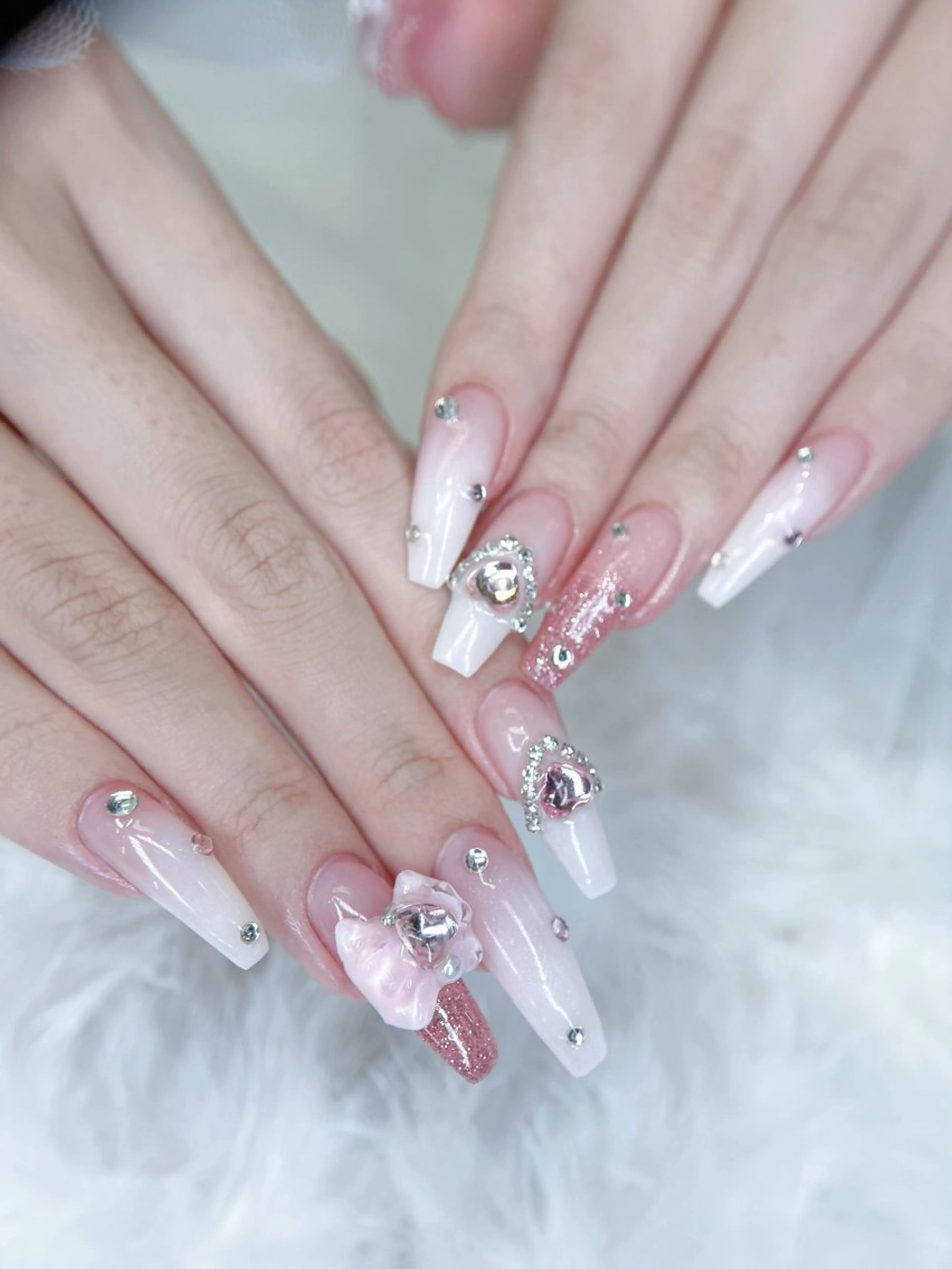 ロング ハンドネイル Bibi beauty spa Osaka所属・Chann Channのネイルデザイン