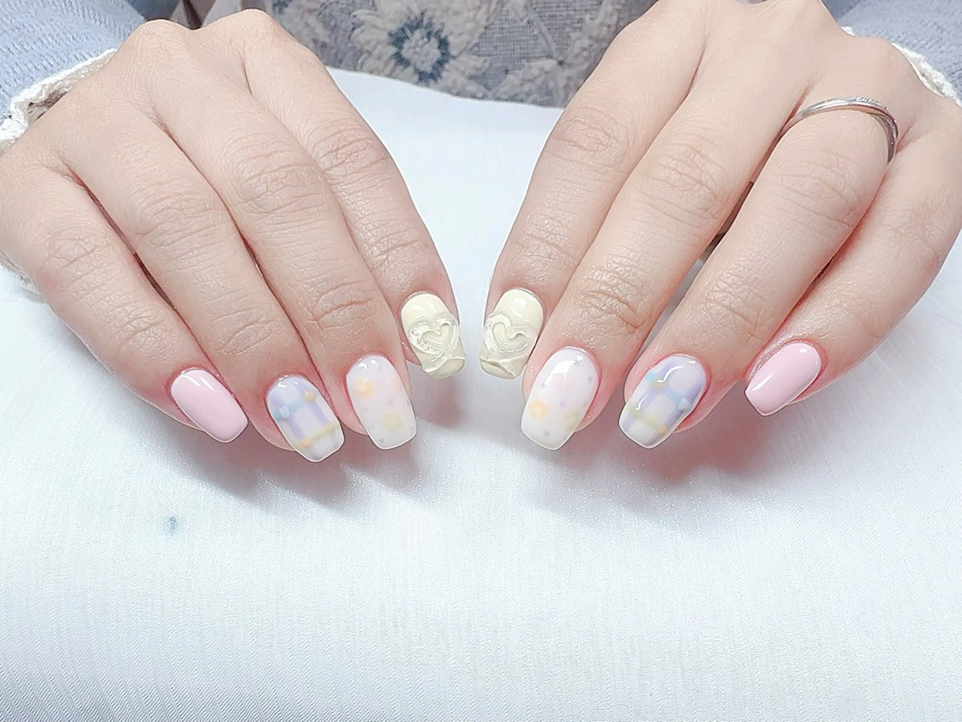 ネイル アートネイル オーロラネイル ガーリー キラキラネイル 韓国ネイル ハンドネイル 日向 あゆみのネイルデザイン