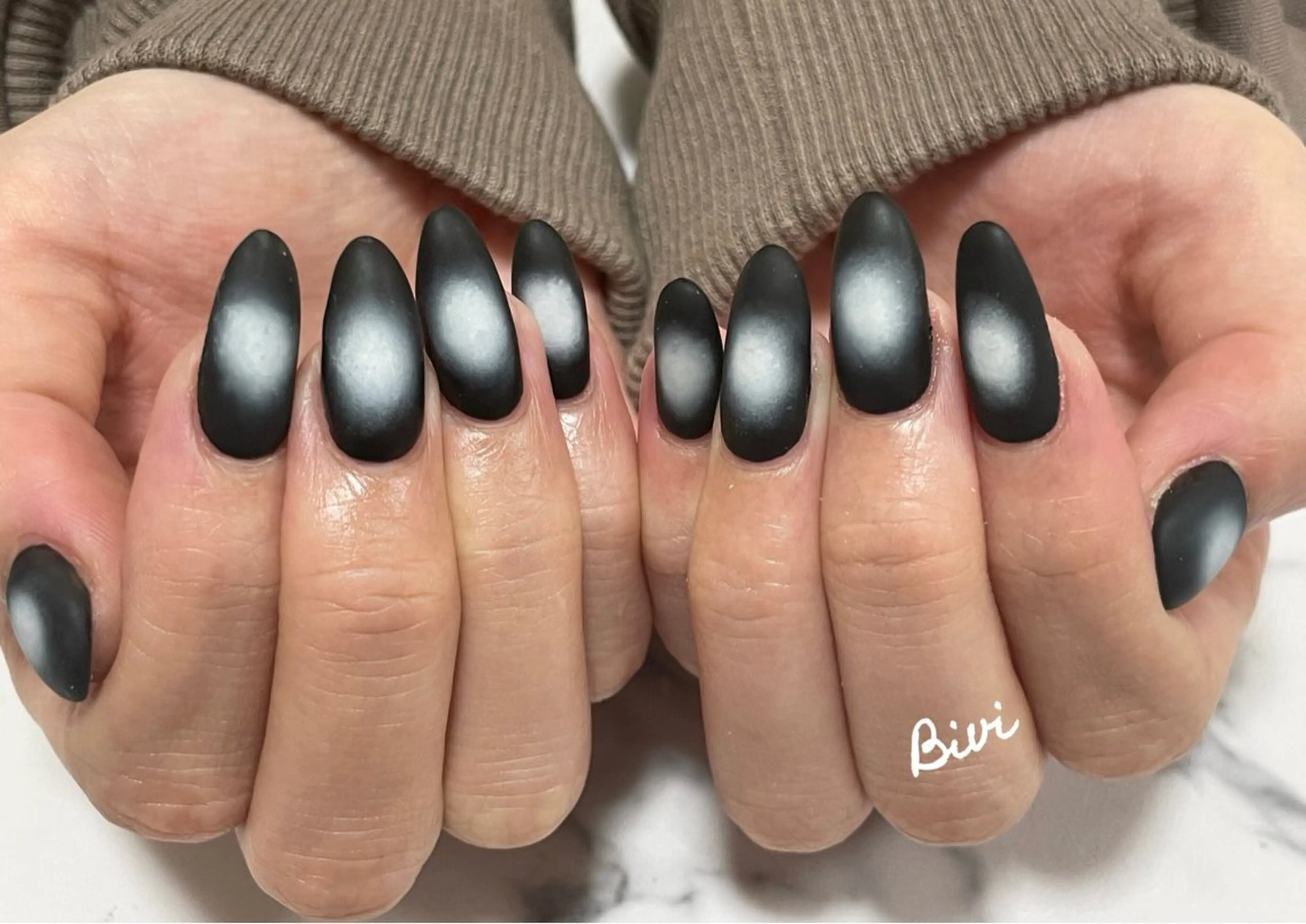 ネイル アートネイル フラッシュネイル ラメ(グリッター) 持ち込み シルバー ハンドネイル ハンドケア ♡Bivi♡自爪に 優しいネイルサロンのネイルデザイン