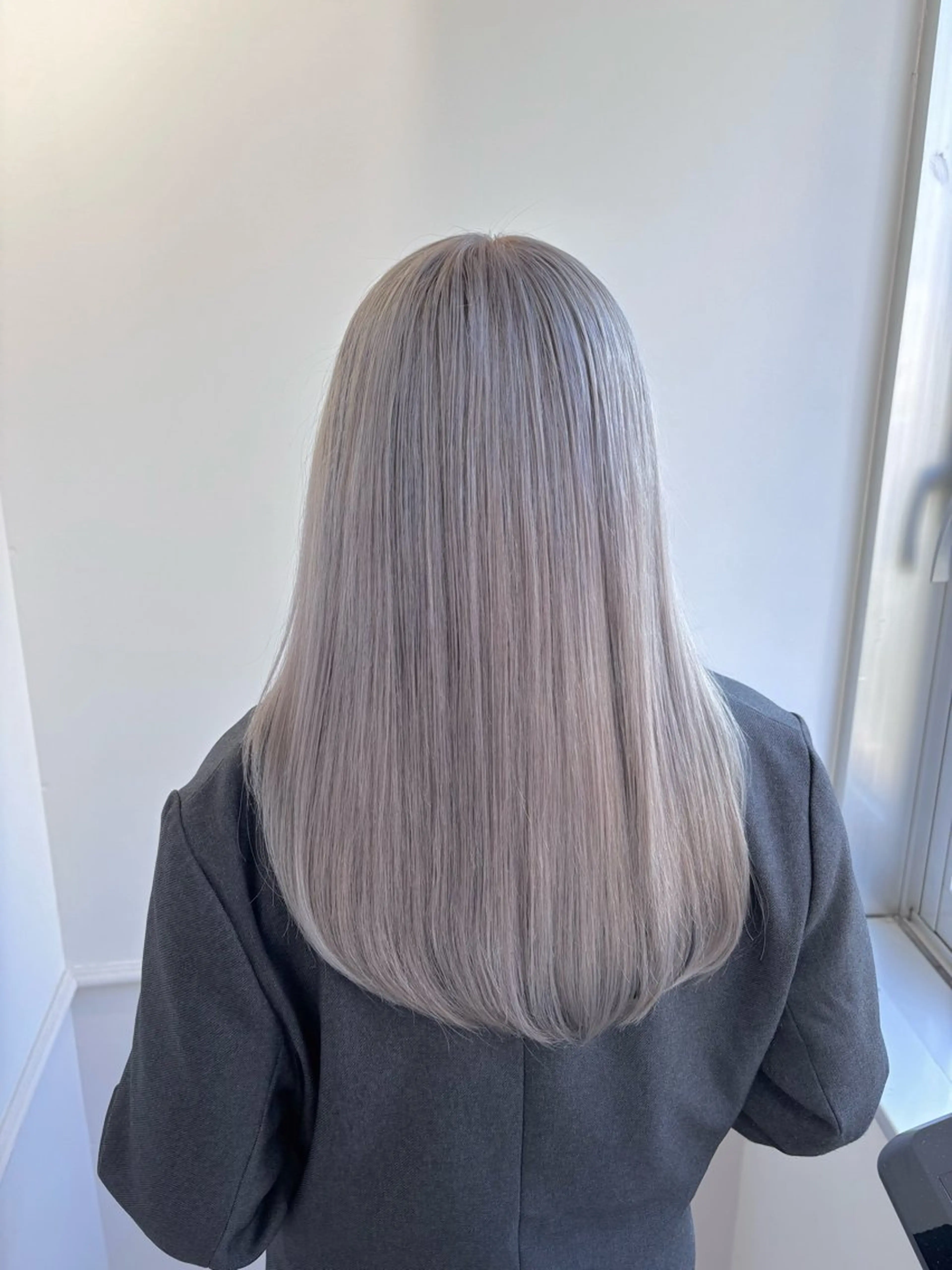 カラー ニトウ レイナのヘアスタイル