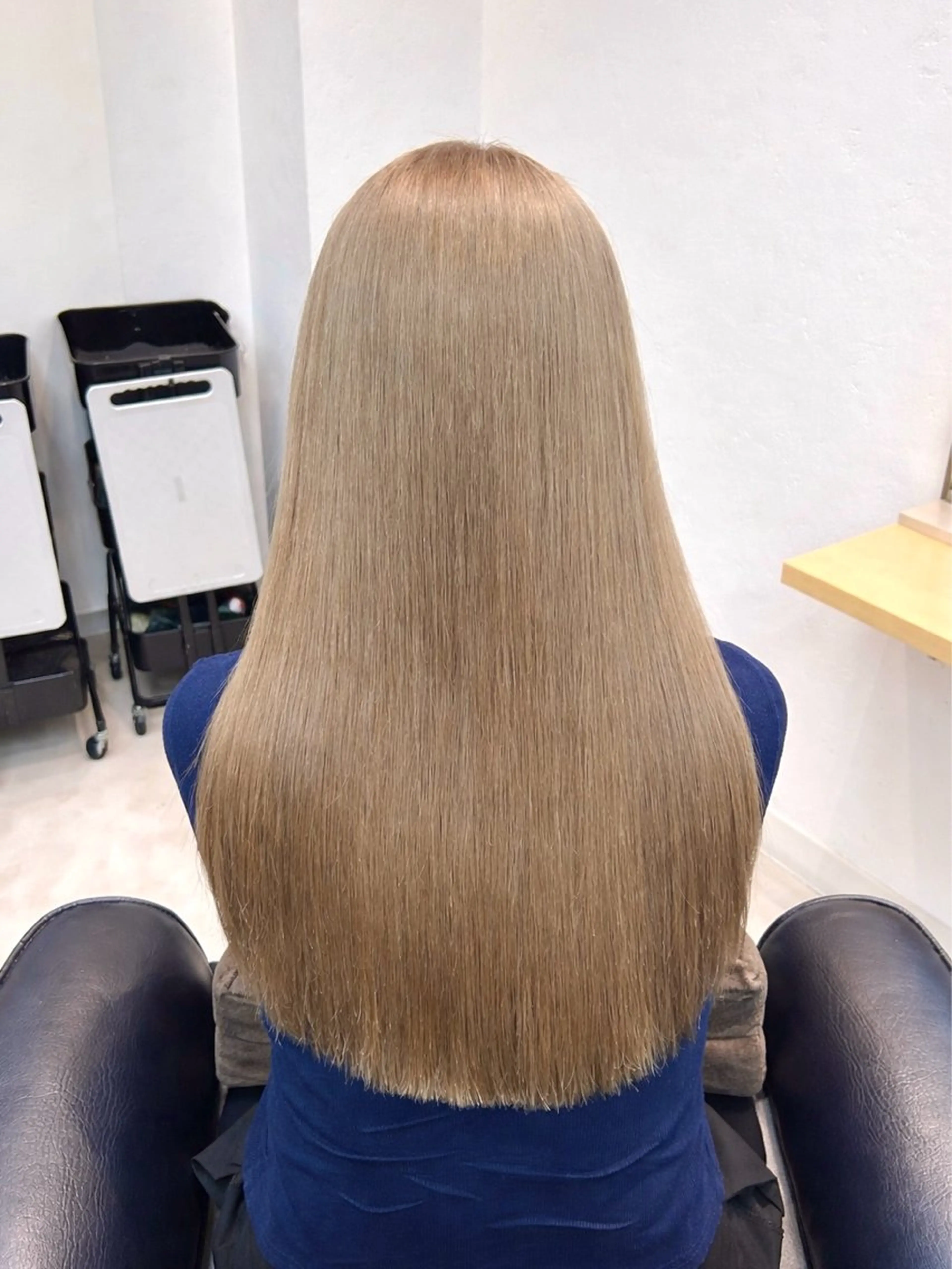 セミロング カラー カット ヘアカラー トリートメント 艶カラー/レイヤー/ ハイトーン/まなみのヘアスタイル