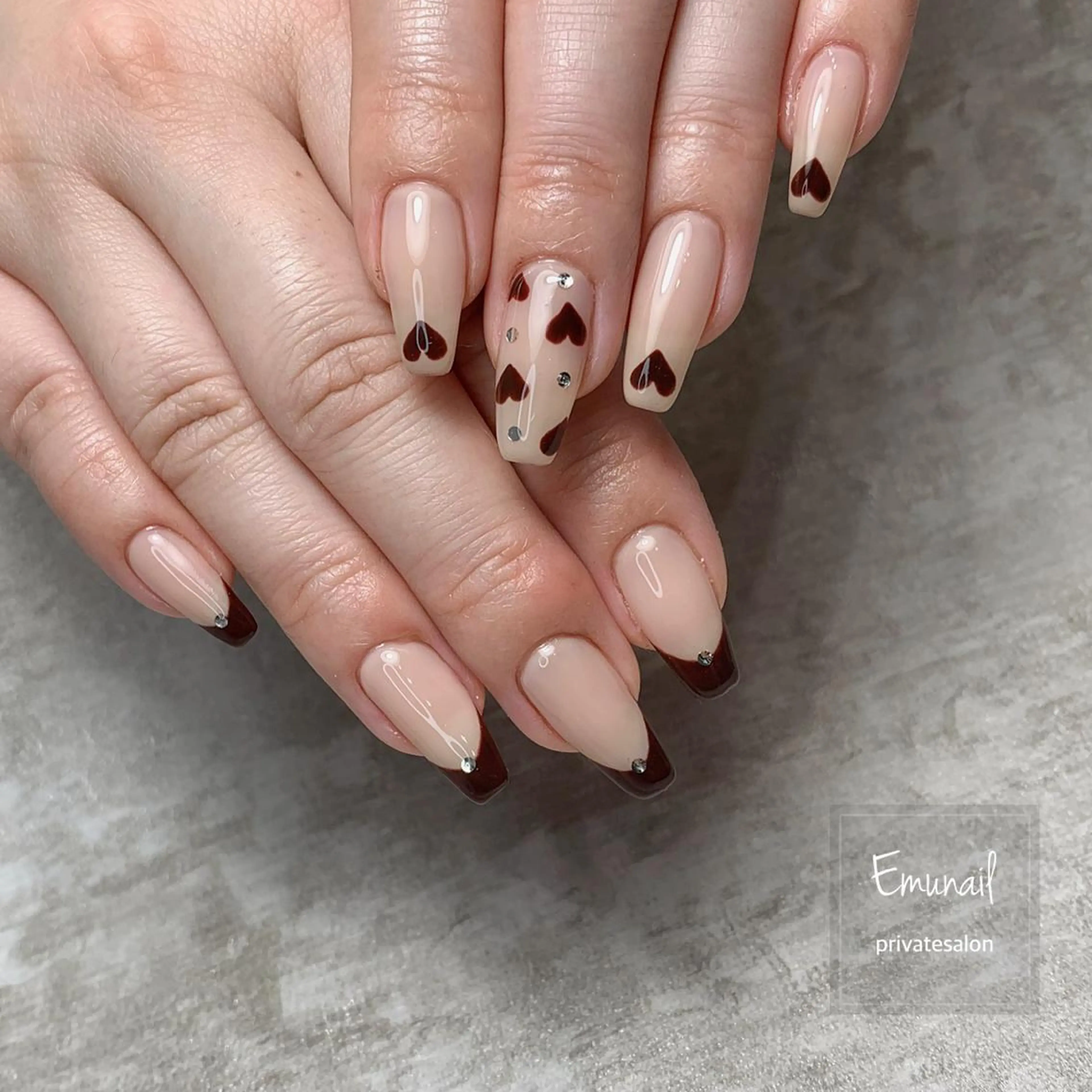 ネイル ストーンネイル Emu Nailのネイルデザイン