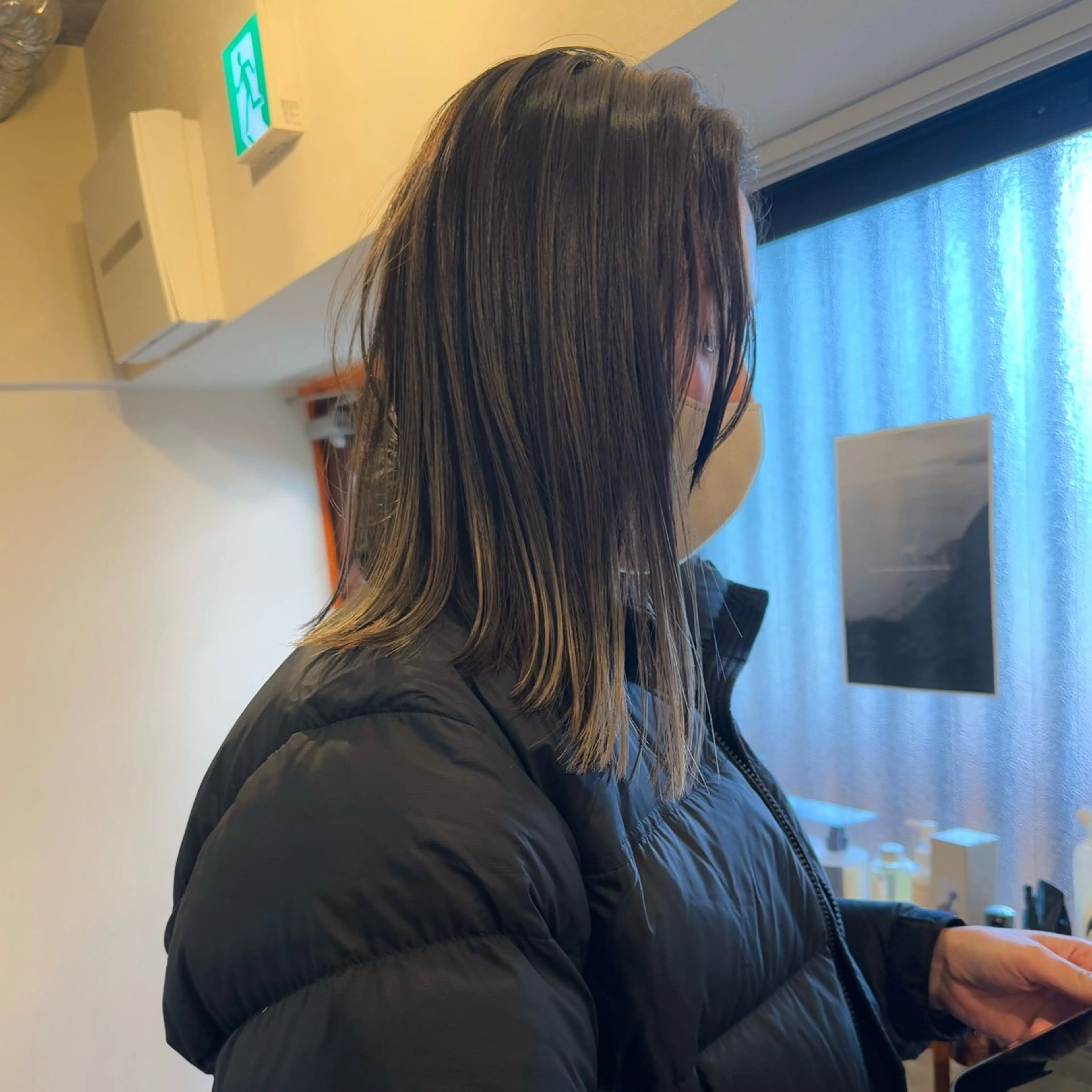 ミディアム カラー ヘアカラー トリートメント ハルカ/透け感カラー /顔周りレイヤーのヘアスタイル