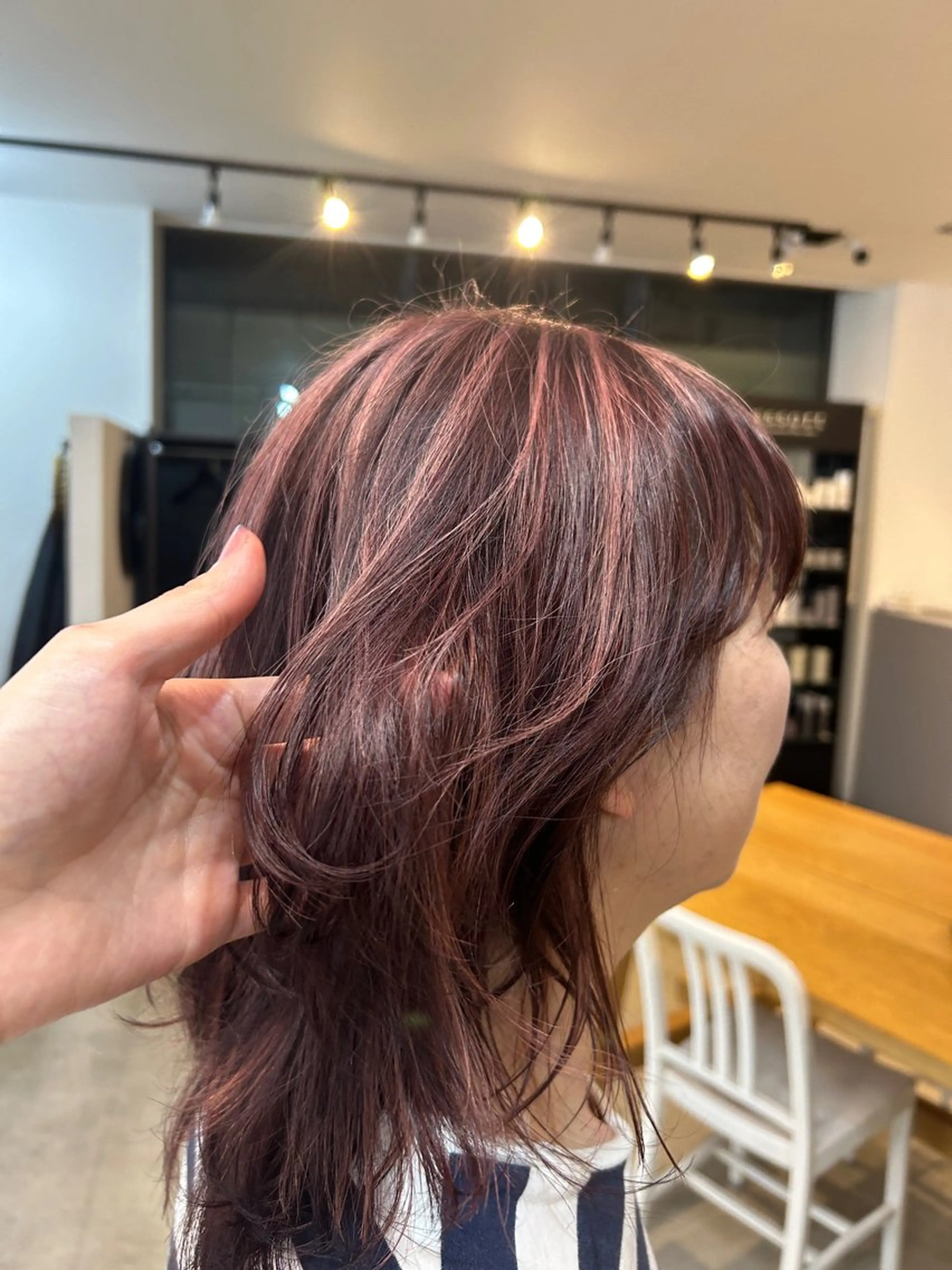 ミディアム ヘアカラー Hiyo 海外レイヤーカットのヘアスタイル