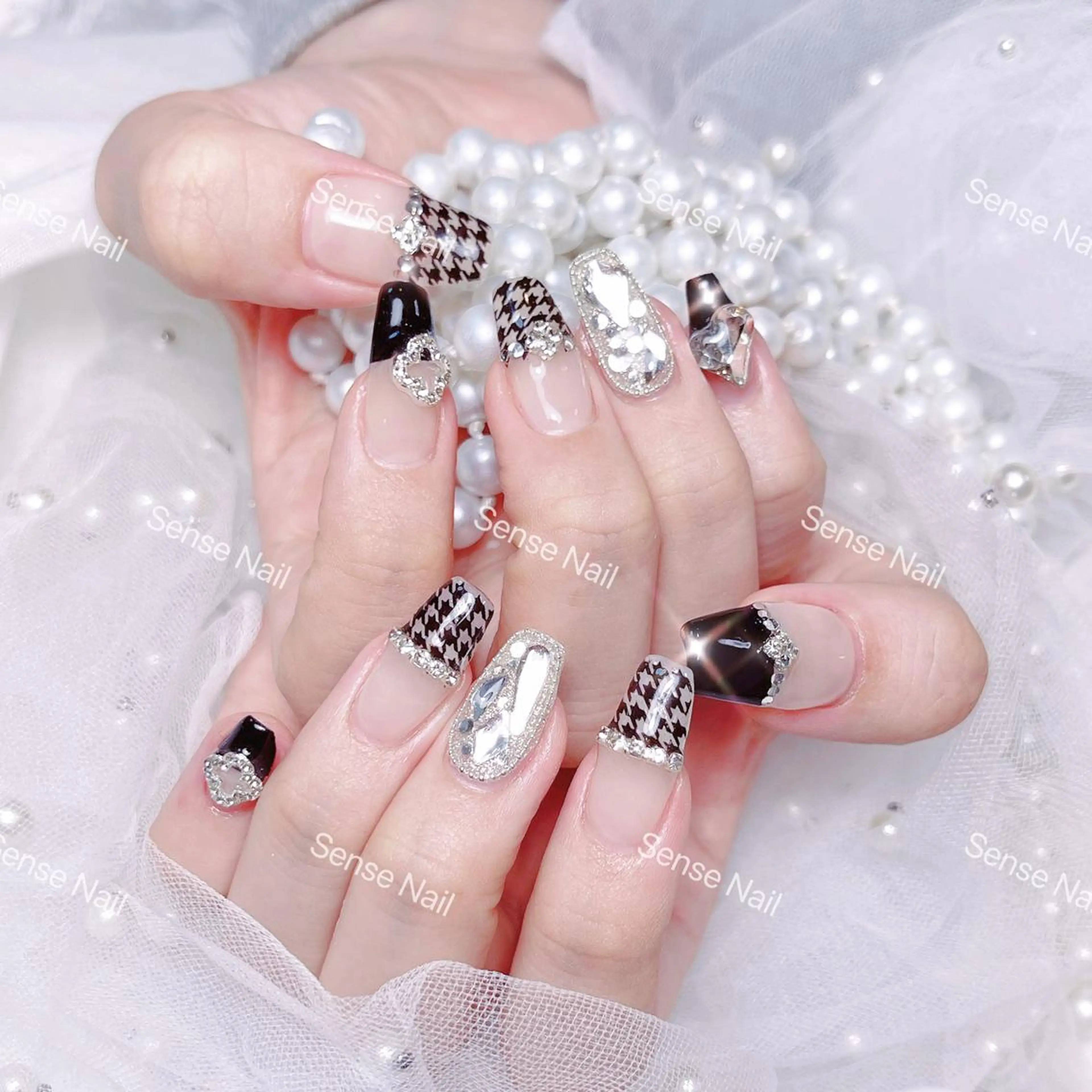 ネイル Queening 🦋のネイルデザイン