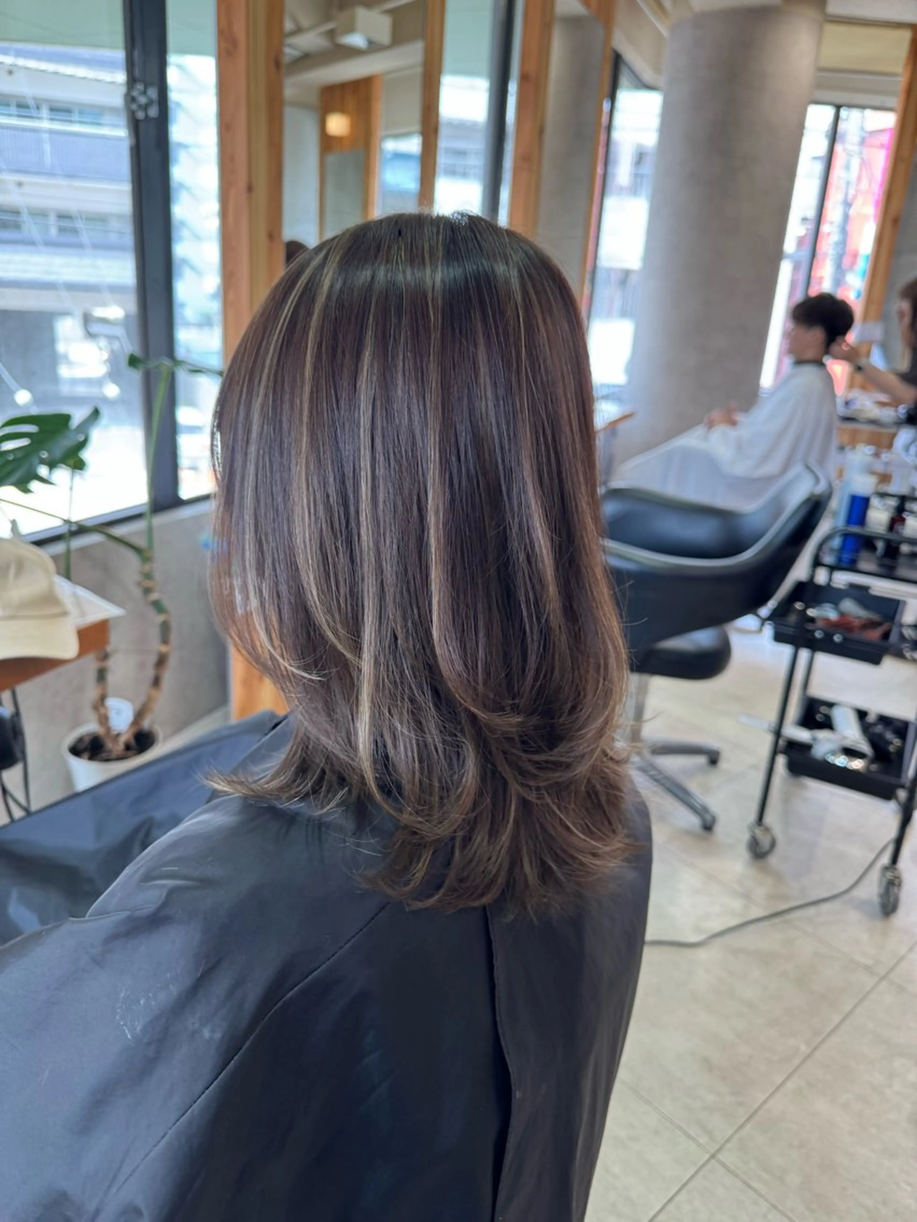 セミロング カラー ヘアアレンジ ヘアカラー トリートメント 佐々木  まゆかのヘアスタイル