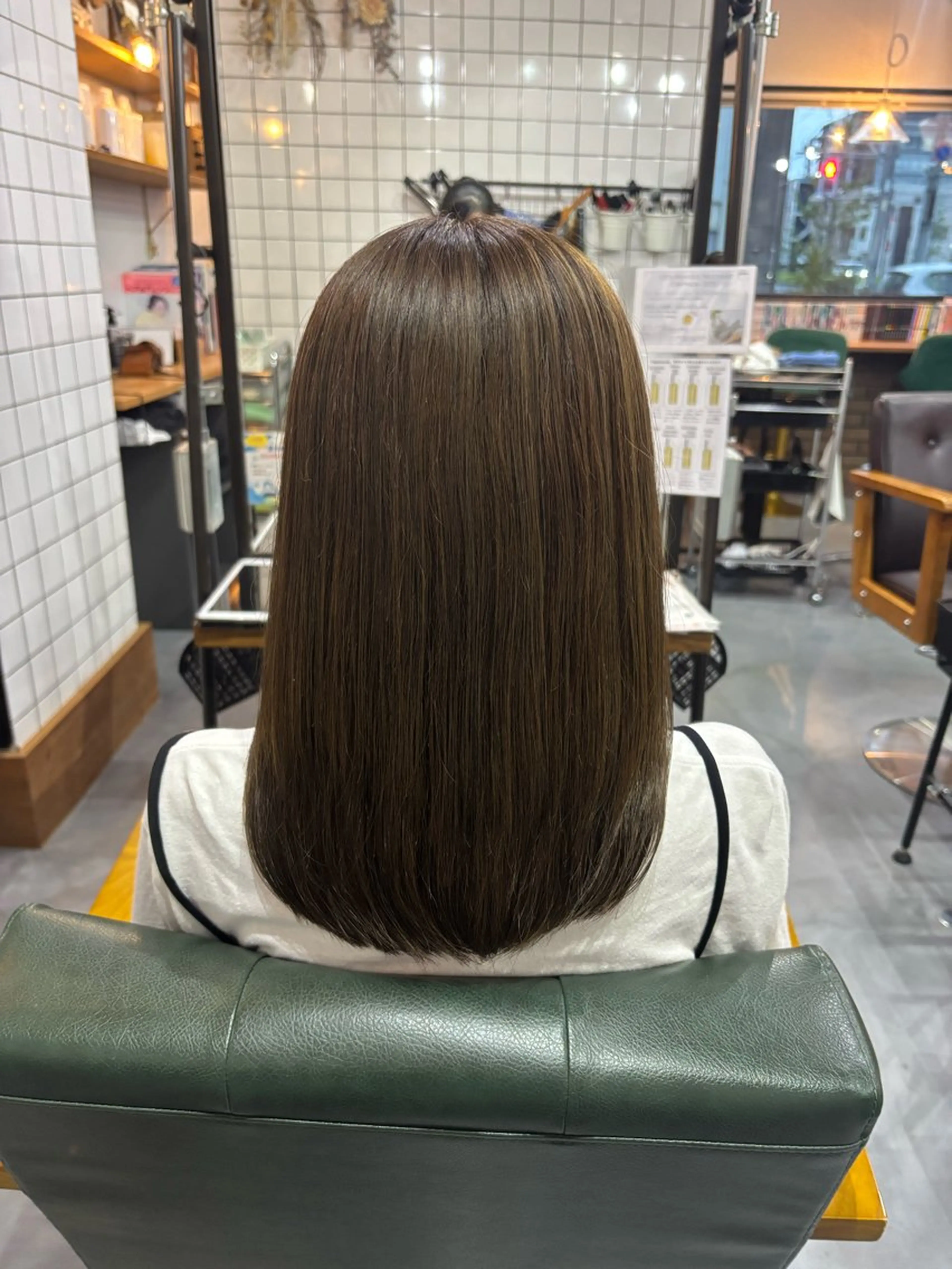 セミロング カラー グレージュ オリーブグレージュ オリーブグレー 蛭川 愛奈のヘアスタイル