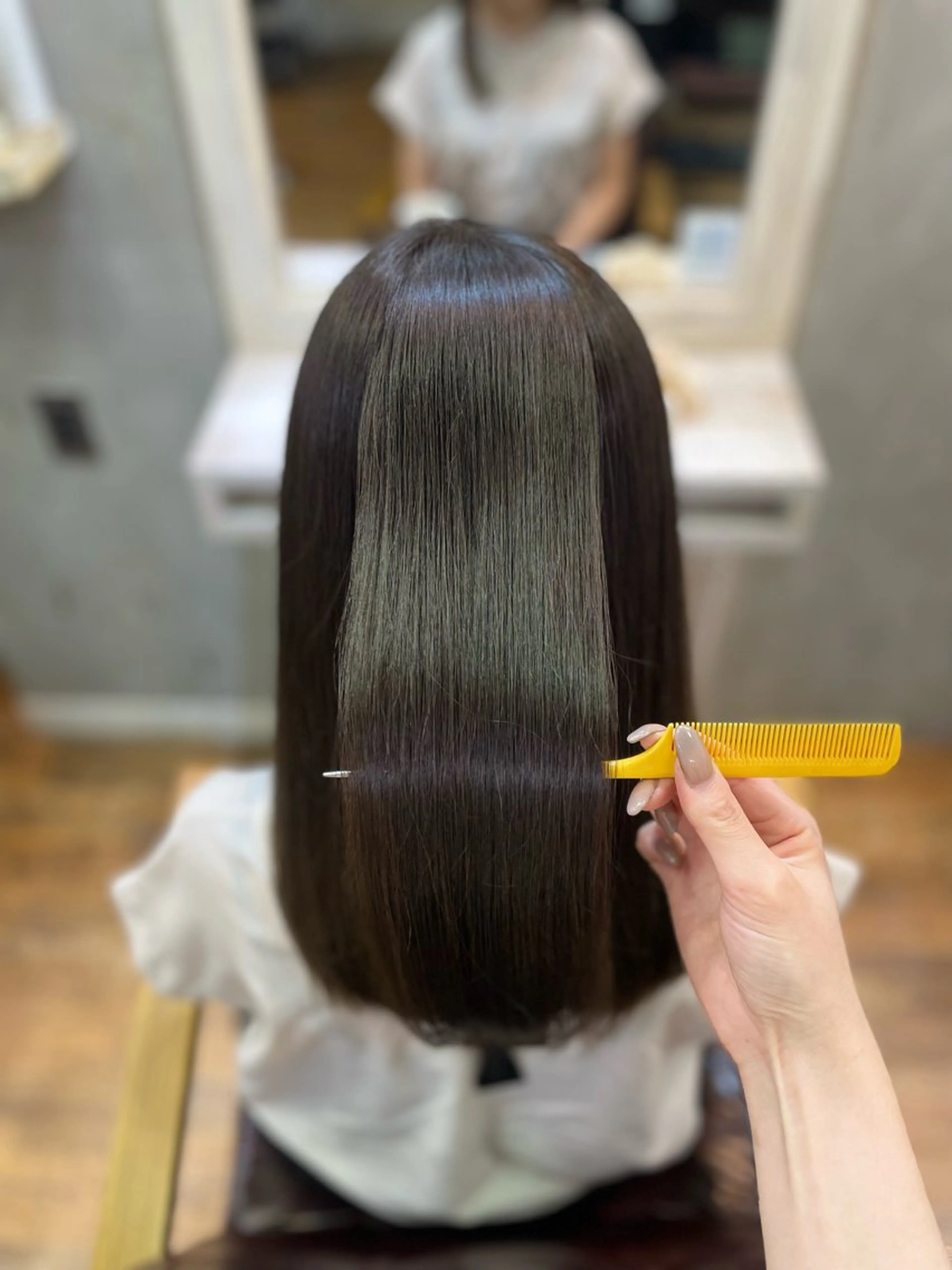 セミロング カット ヘアカラー トリートメント 似合わせ/新宿 顔周りレイヤー/艶髪のヘアスタイル