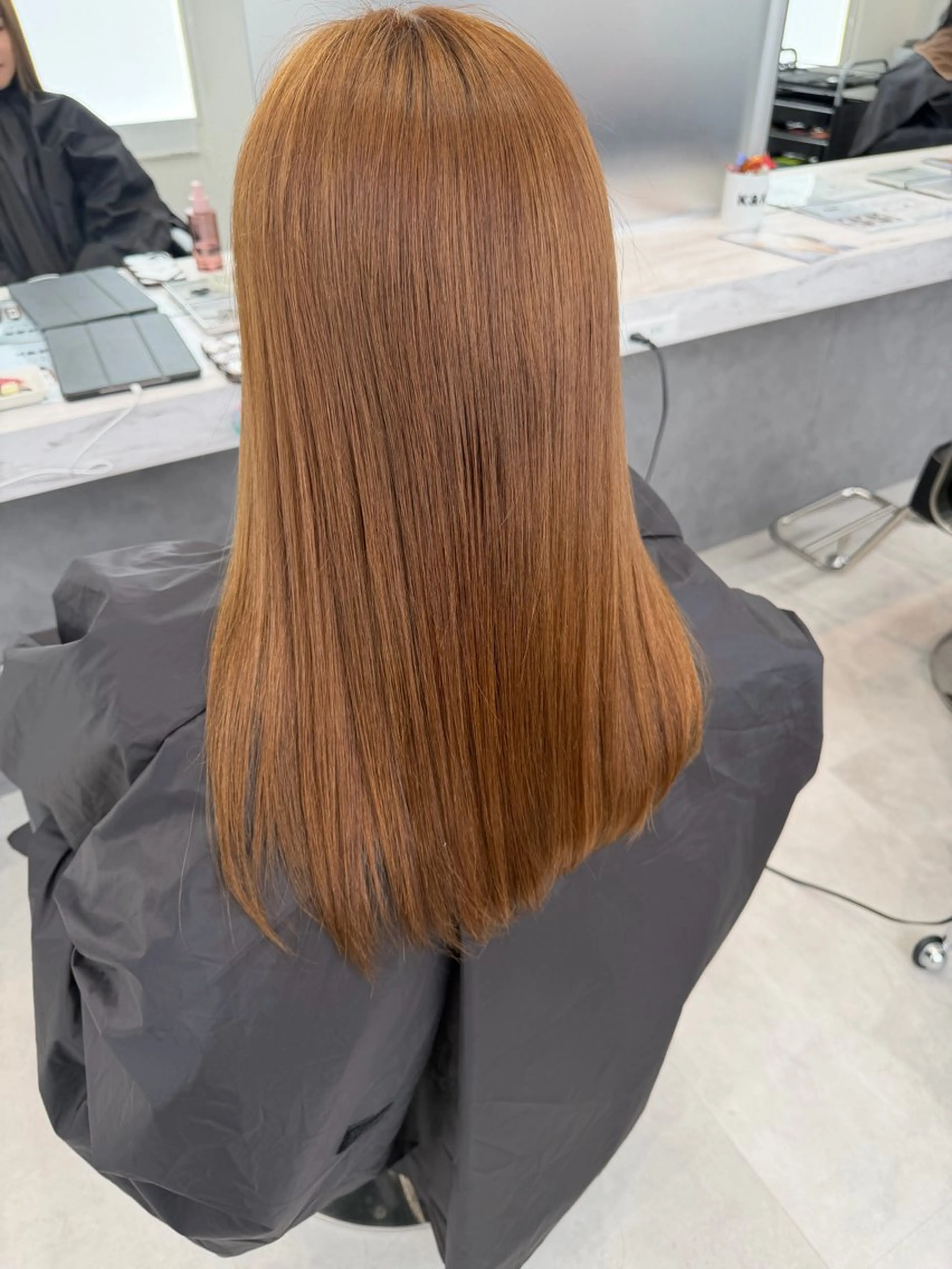 セミロング カラー 岡田 詠のヘアスタイル