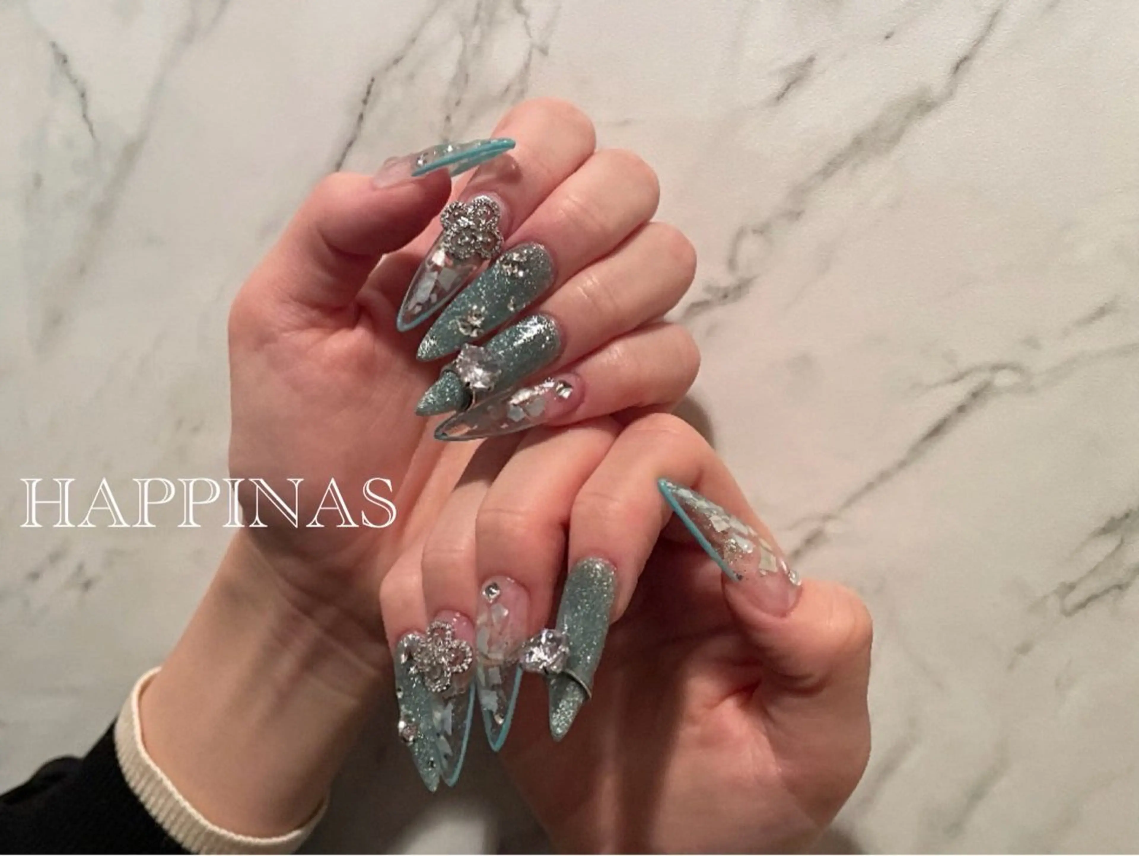 ネイル クリアネイル ロングネイル マグネットネイル スカルプネイル 夏ネイル ハンドネイル HAPPINAS くるみのネイルデザイン