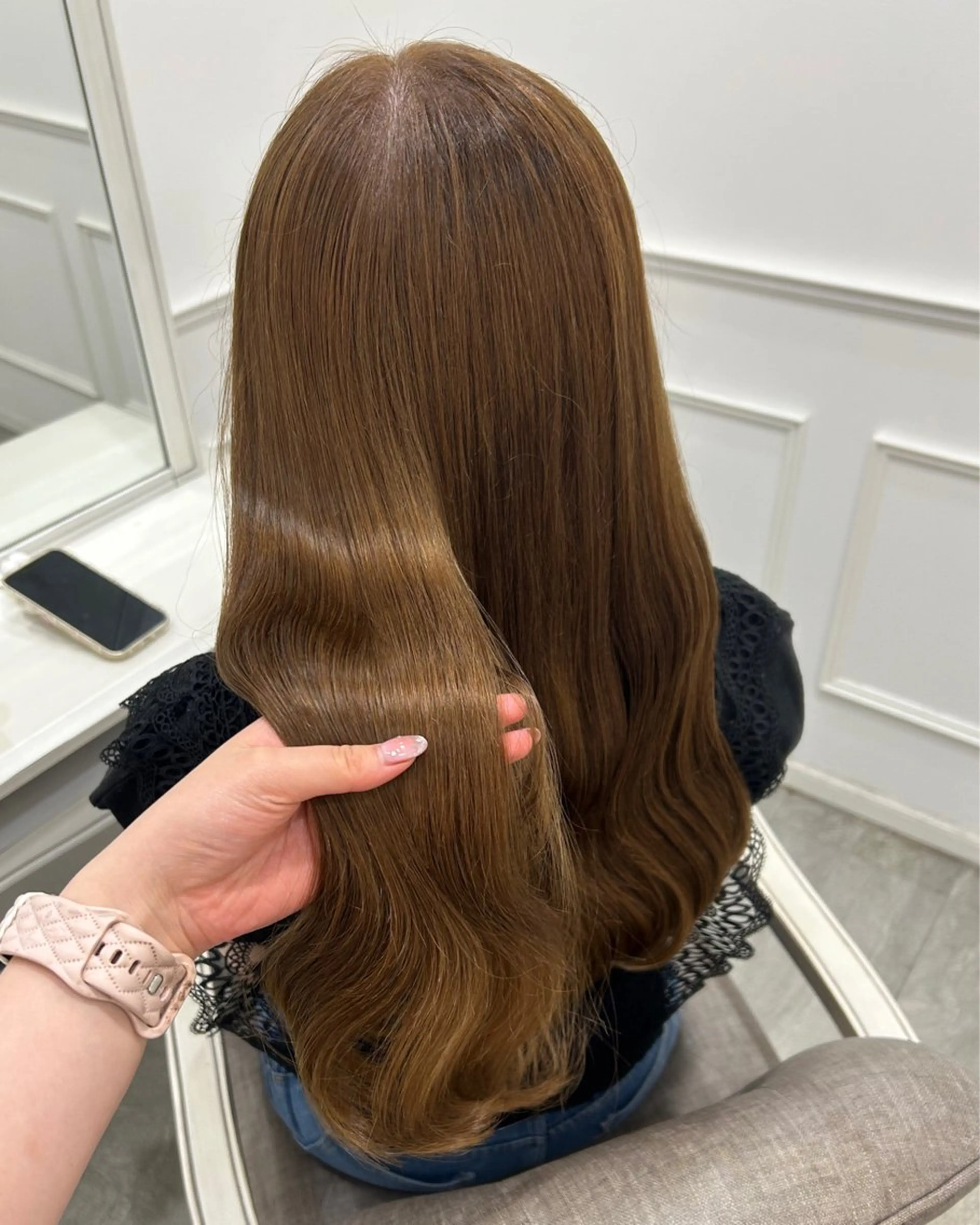 ロング ヘアカラー 新田 妃那のヘアスタイル