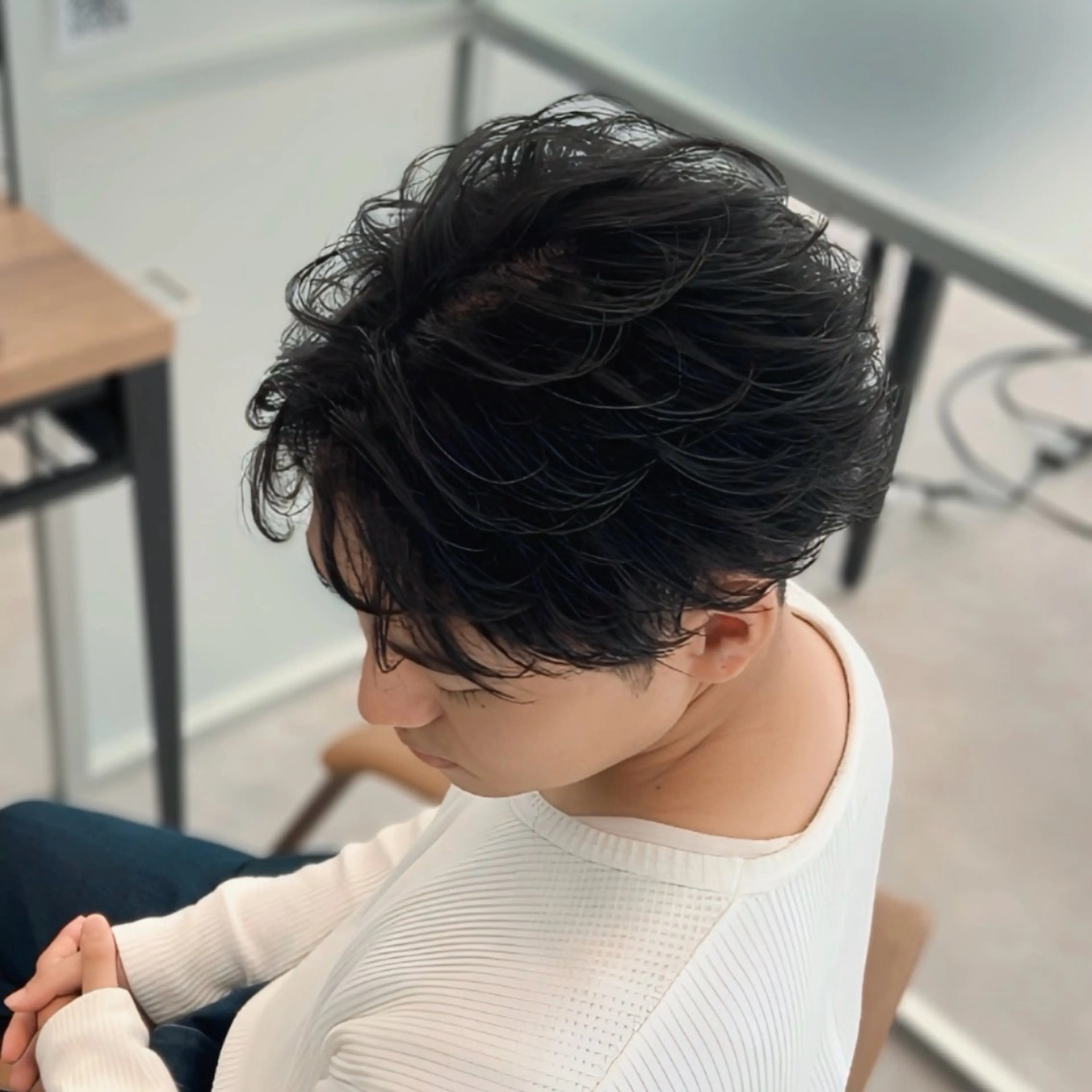 ショート メンズ ショートヘア フェザー/ゆるふわ パーマ/鐘ヶ江 航青のヘアスタイル