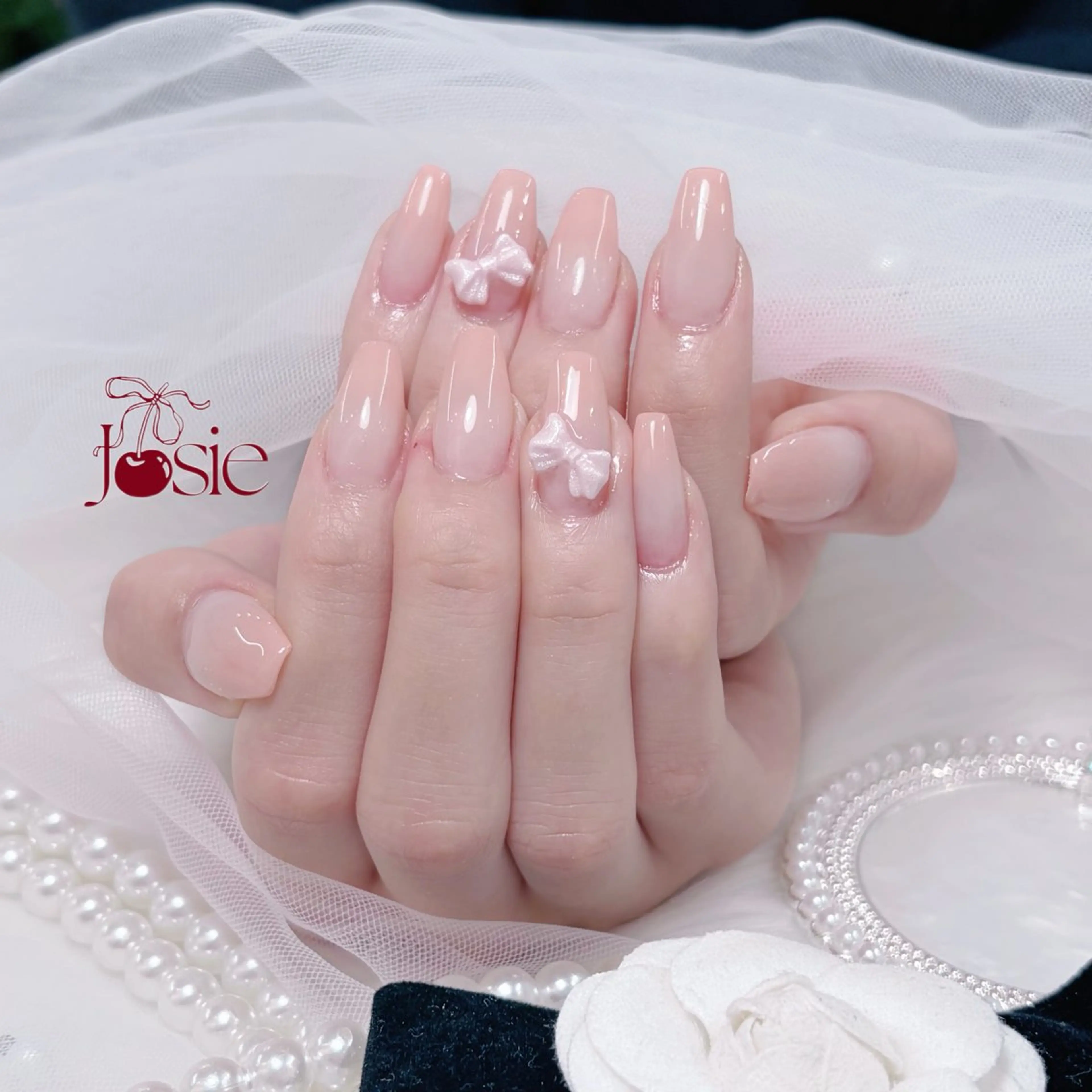 ネイル キラキラネイル 韓国ネイル ロングネイル ワンホンネイル ハンドネイル Josie nail salonのネイルデザイン