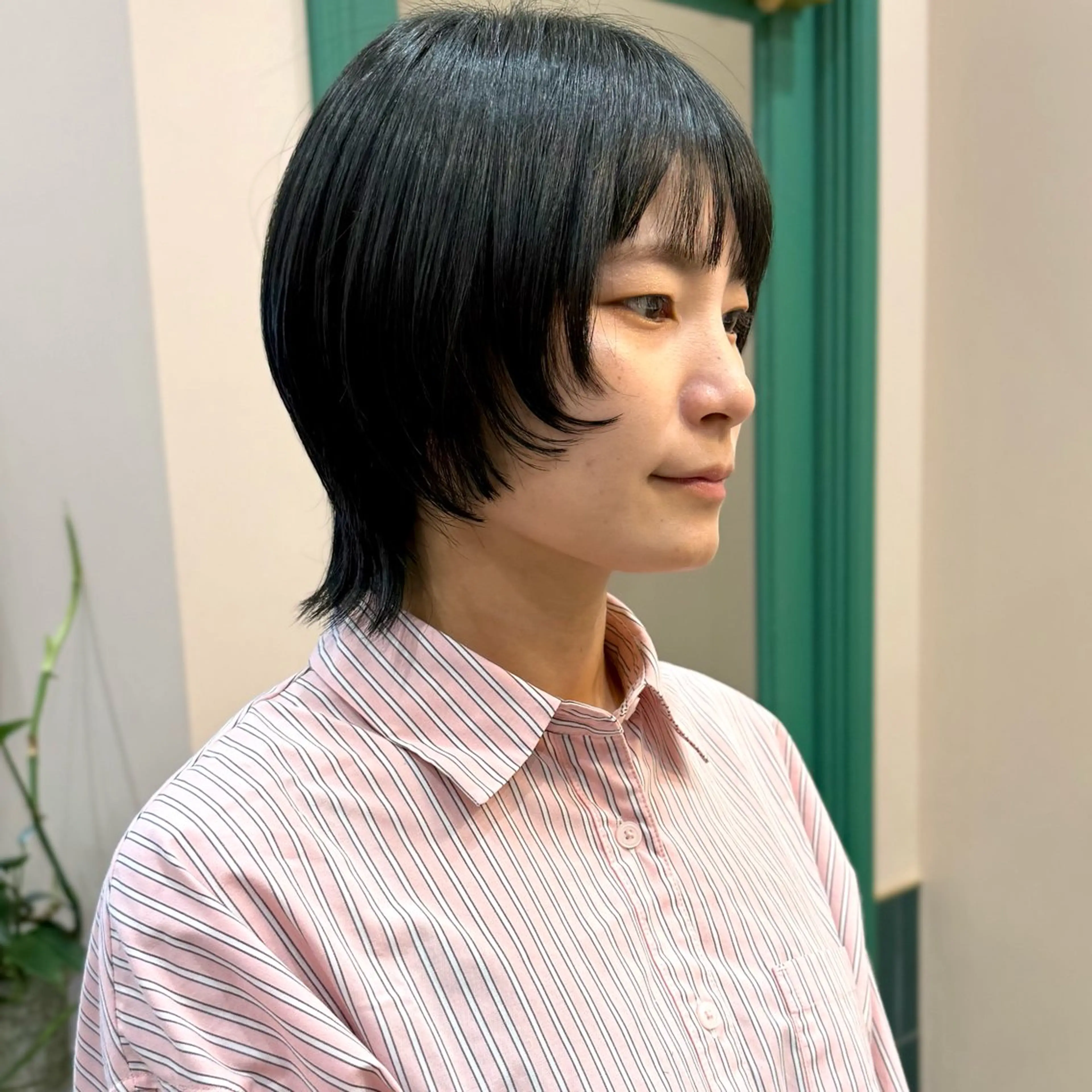 ミディアム カラー 黒髪 ブリーチ ブルーカラー ブルーブラック ブリーチなしカラー カット ヘアカラー 艶ブリーチカラー✨ ボブレイヤーSakiのヘアスタイル