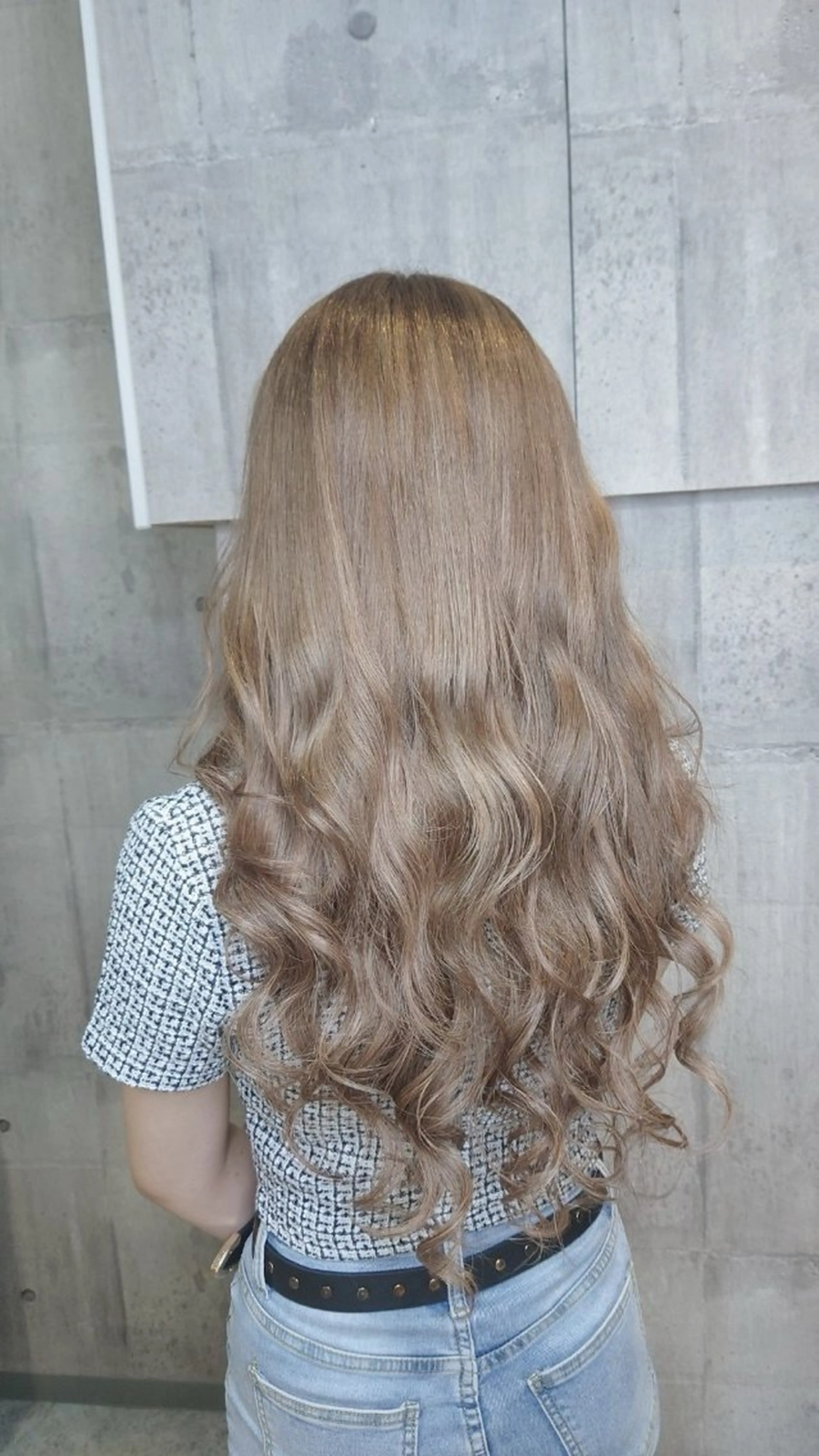 ロング カラー ヘアカラー 五十嵐航斗 ハイトーンのヘアスタイル