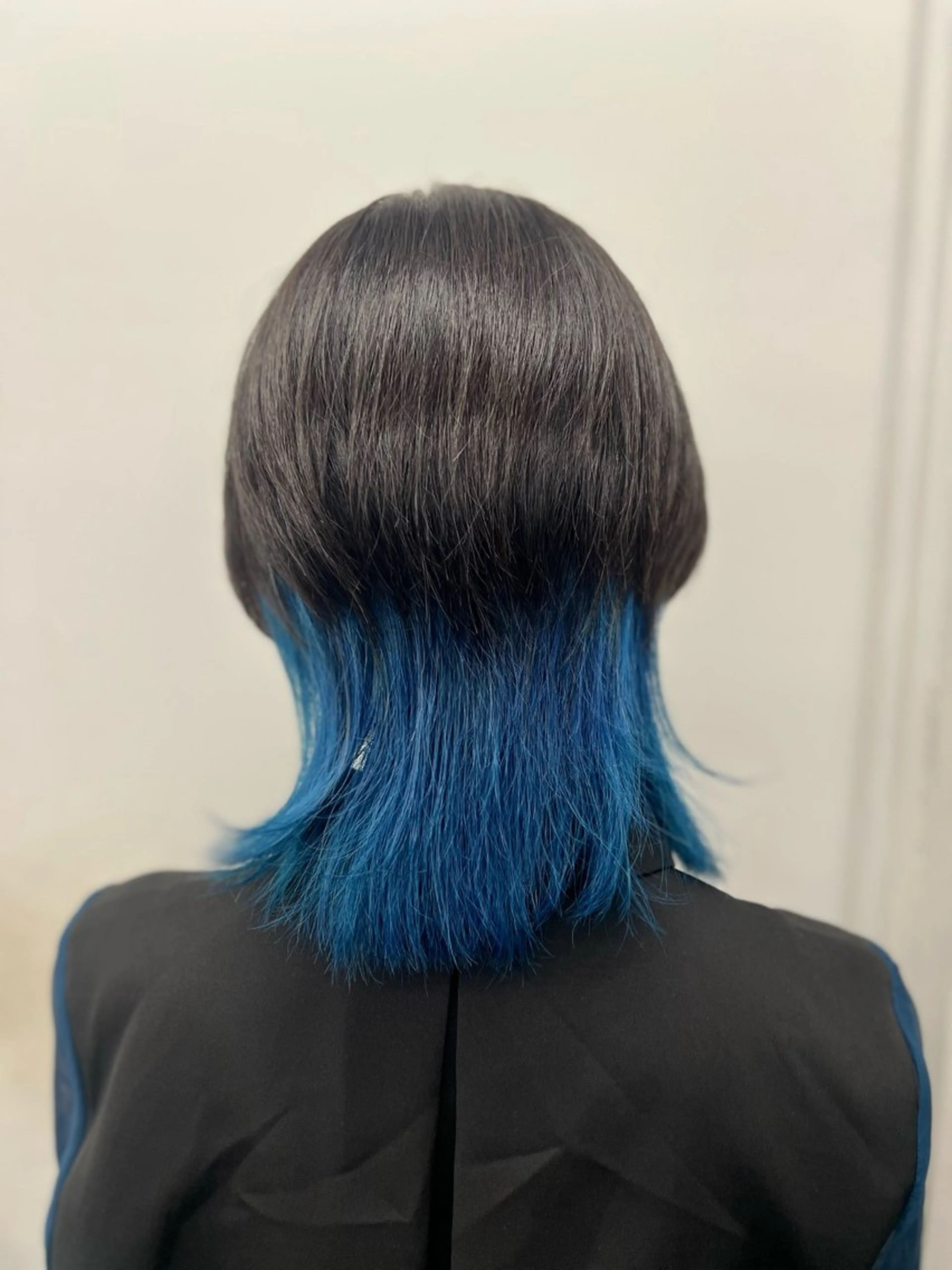 ミディアム カラー ブルーカラー インナーカラー ウルフカット カット ヘアカラー 透明感カラー特化🫧 ADLLA.栗原🦋のヘアスタイル