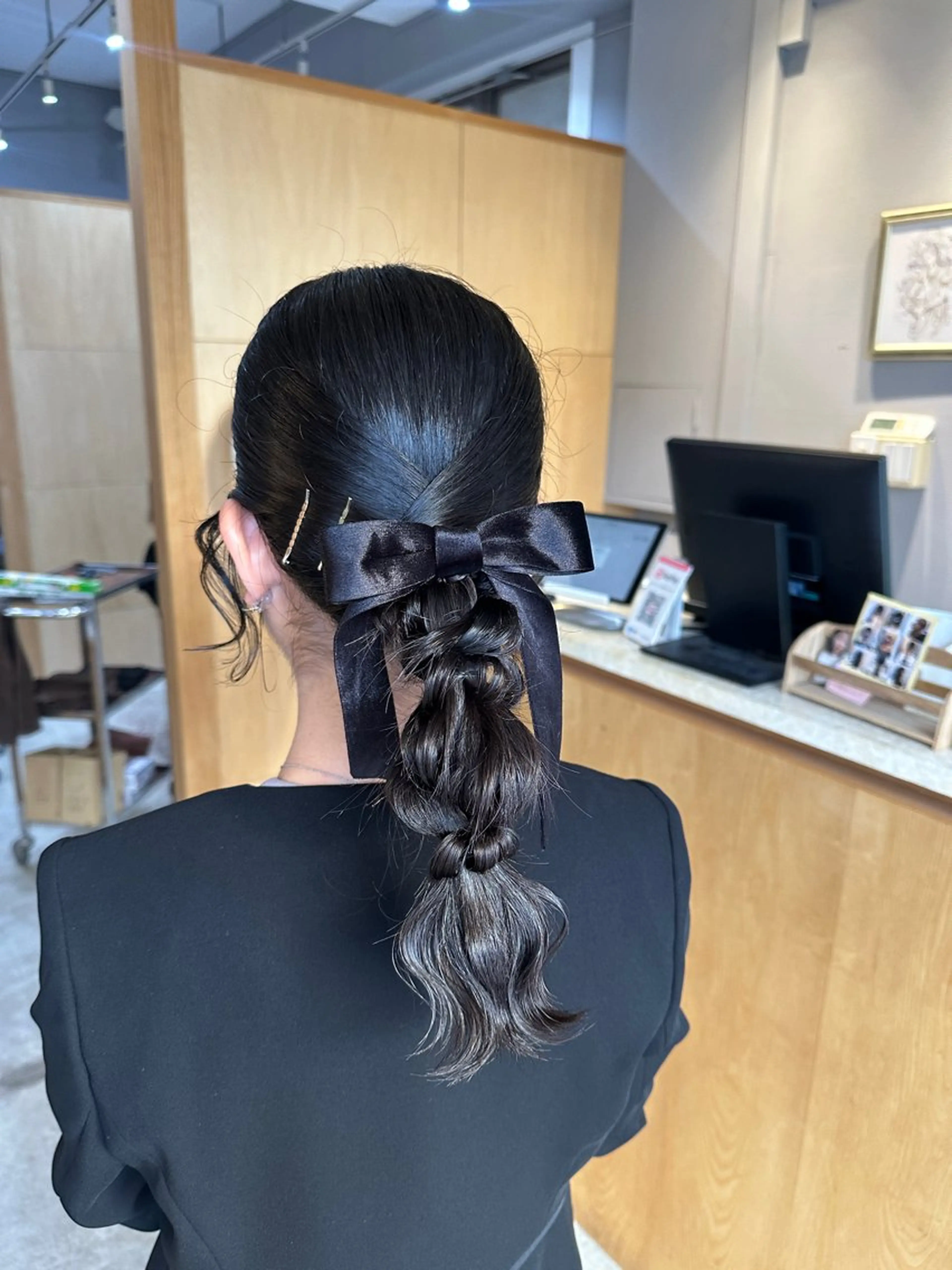 ミディアム 卒業式のヘアスタイル ヘアセット miloc MOMOKAのヘアスタイル