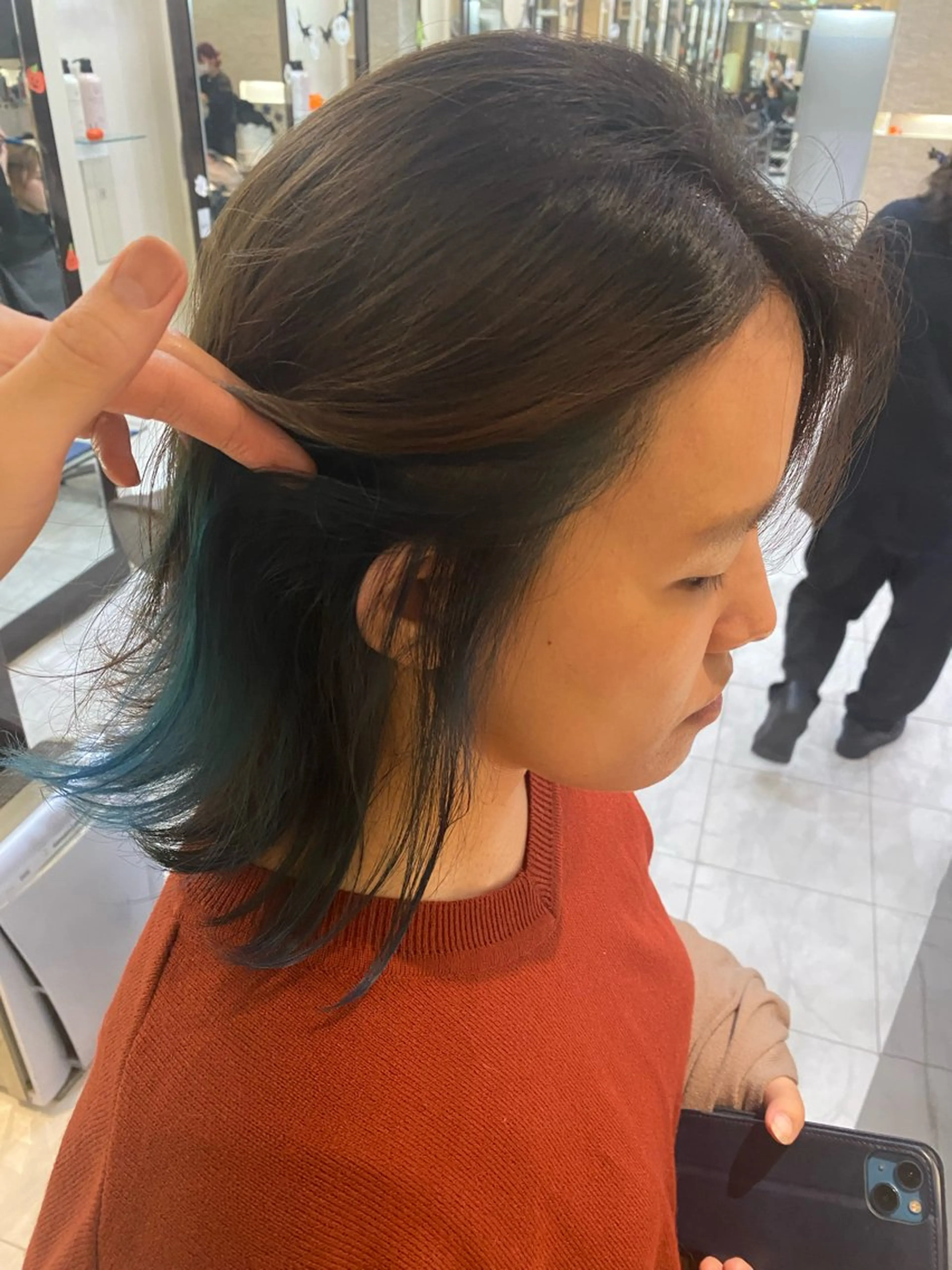 ミディアム カラー ヘアアレンジ 切りっぱなしボブ ブリーチ ブルーカラー ブラウンカラー デザインカラー カット ヘアカラー トリートメント Zina 大宮所属・目黒 碧人のヘアスタイル