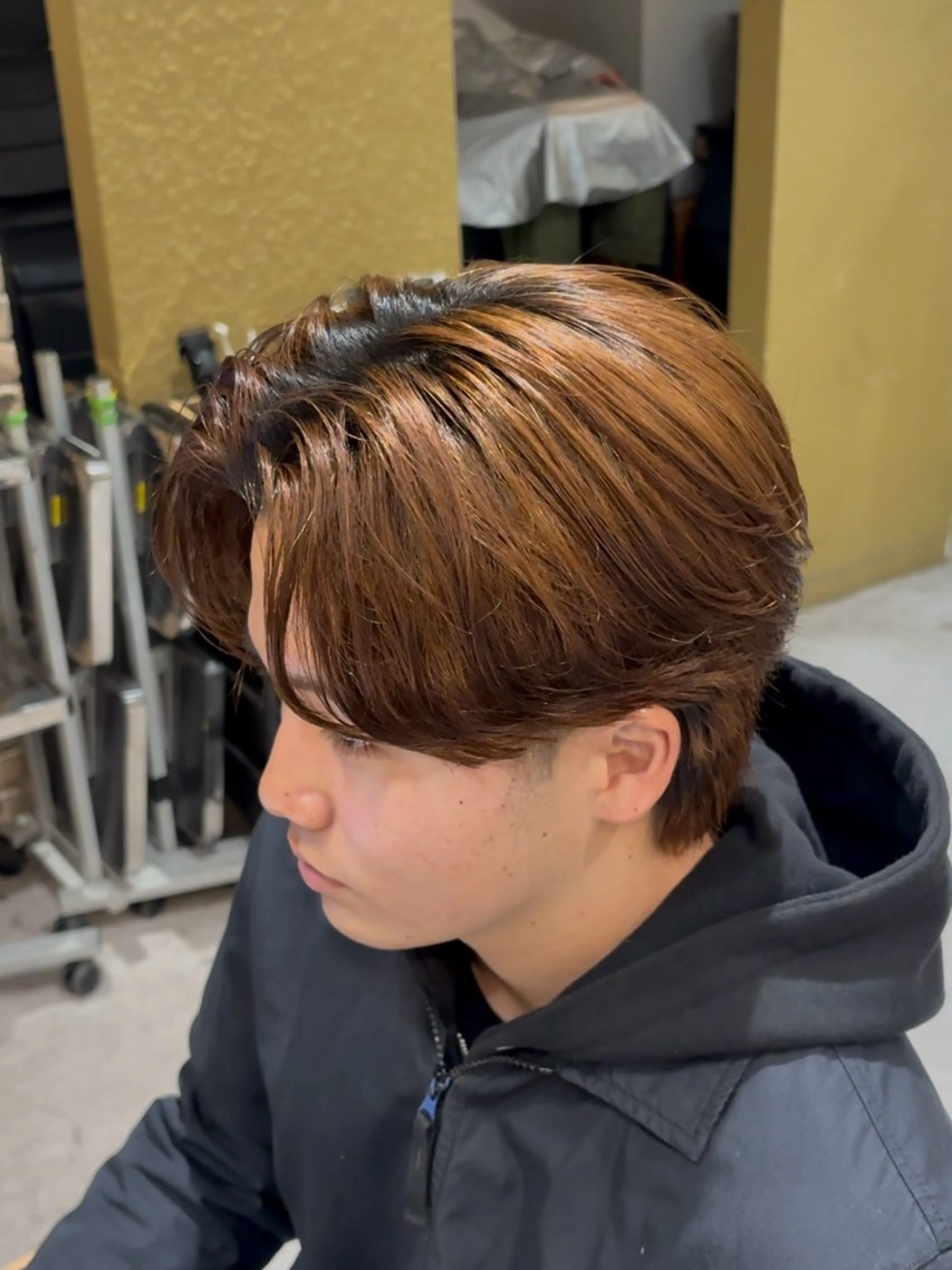 ショート カラー パーマ メンズ メンズパーマ カット パーマ ヘッドスパ フェザー/シャドウ/ 酸性ストレートのヘアスタイル