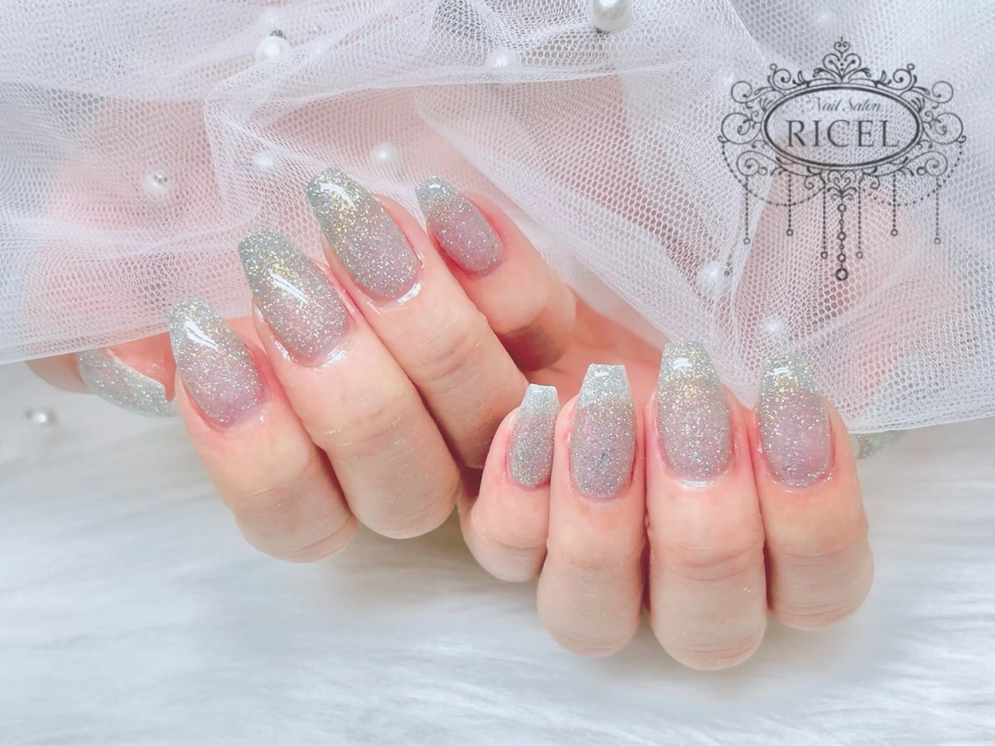 ネイル フラッシュネイル 韓国ネイル ワンカラーネイル シンプルネイル ハンドネイル MIYU 🩶のネイルデザイン