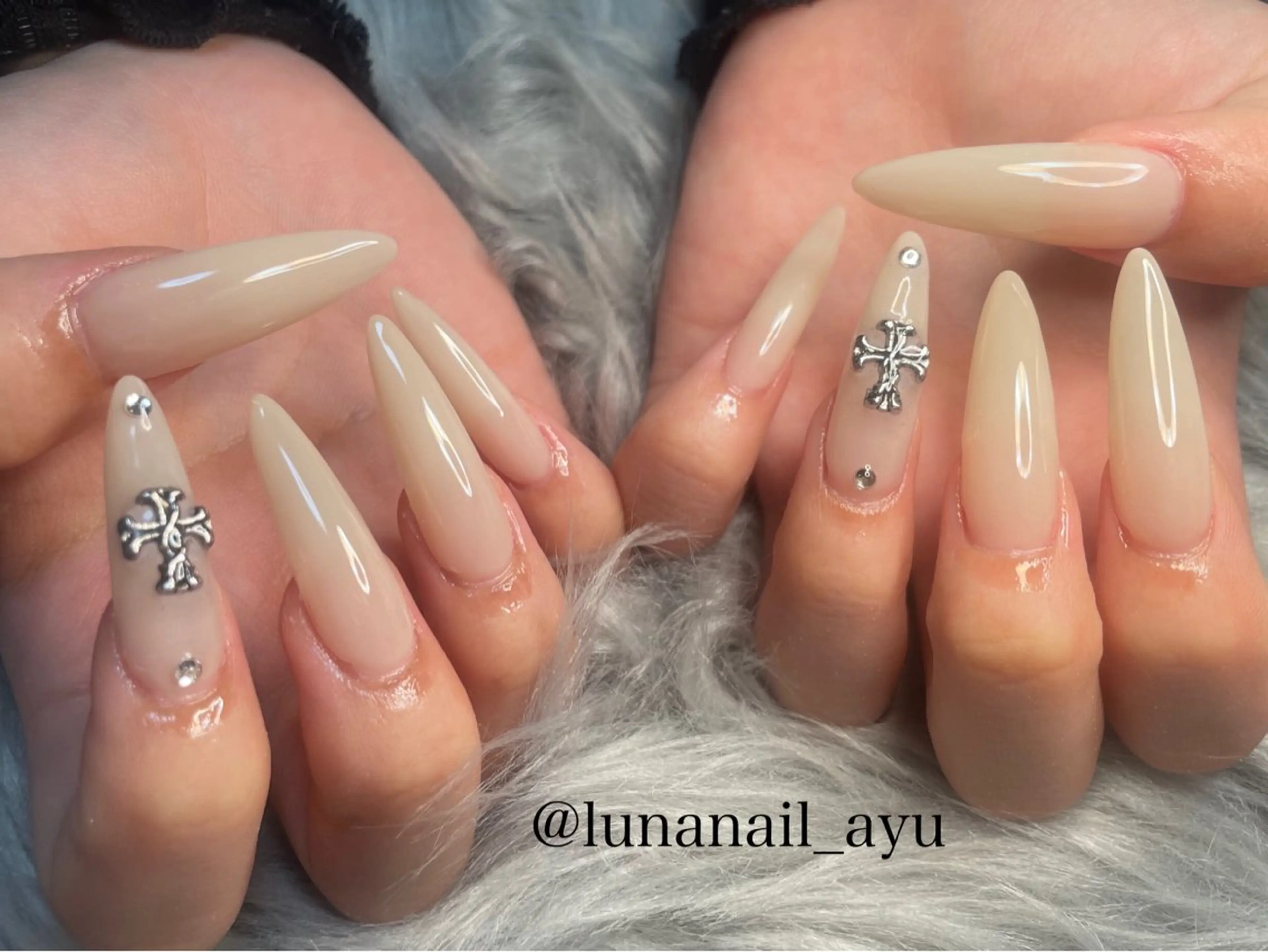 ネイル シンプルネイル ハンドネイル LUNA NAIL ayuのネイルデザイン