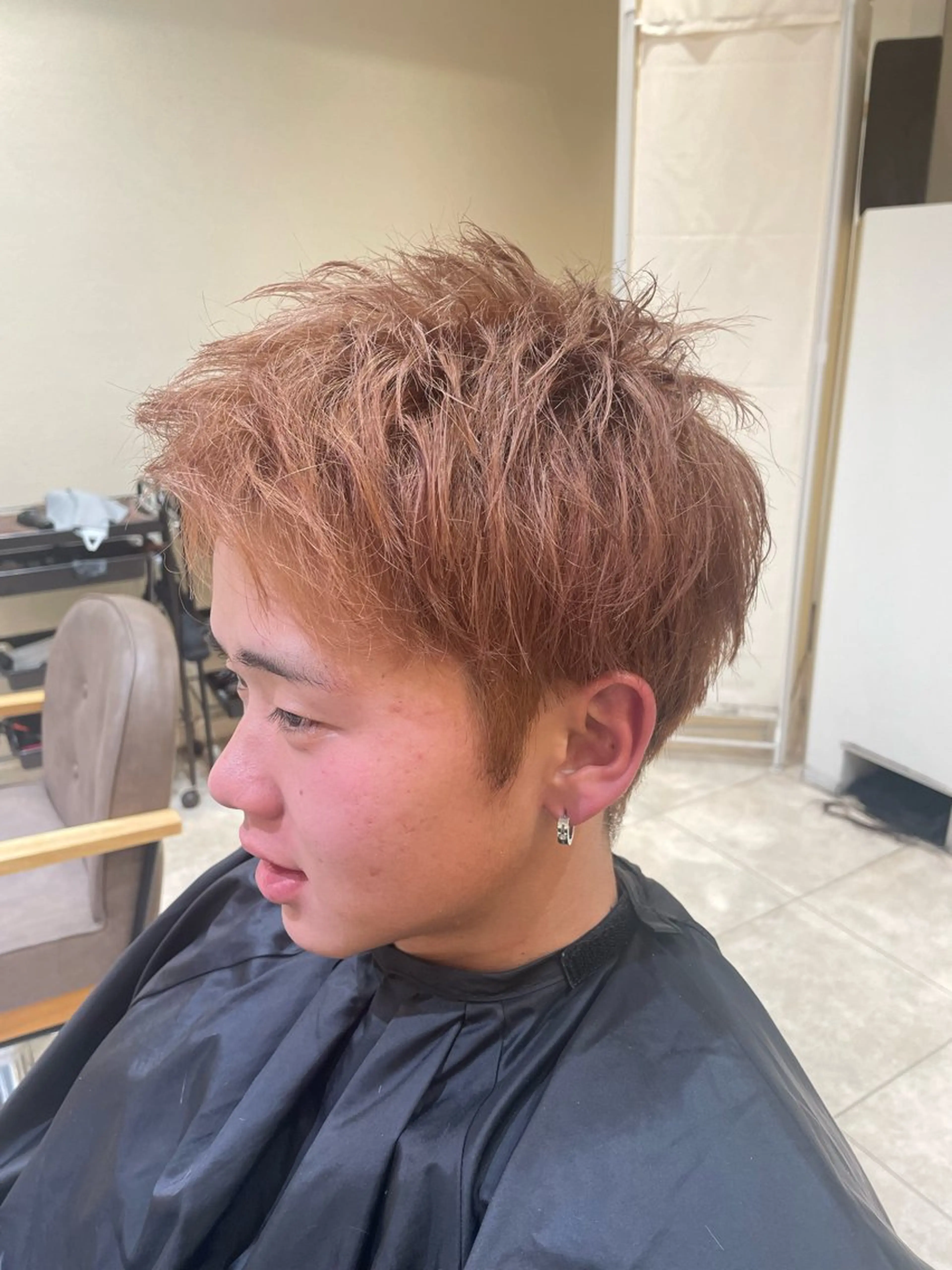 メンズカット+ブリーチ一回+全体カラーの写真