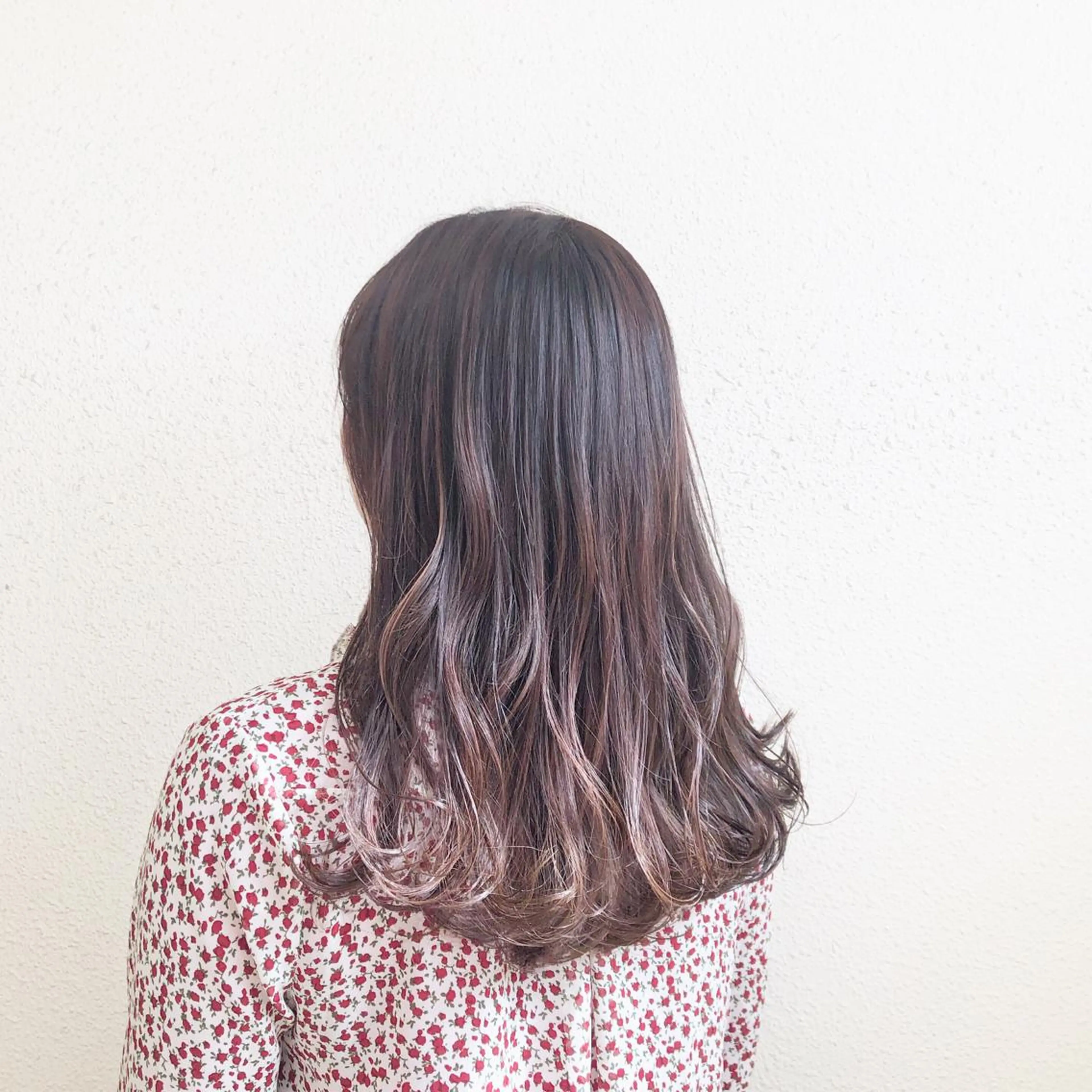 セミロング カラー 中司 莉菜のヘアスタイル