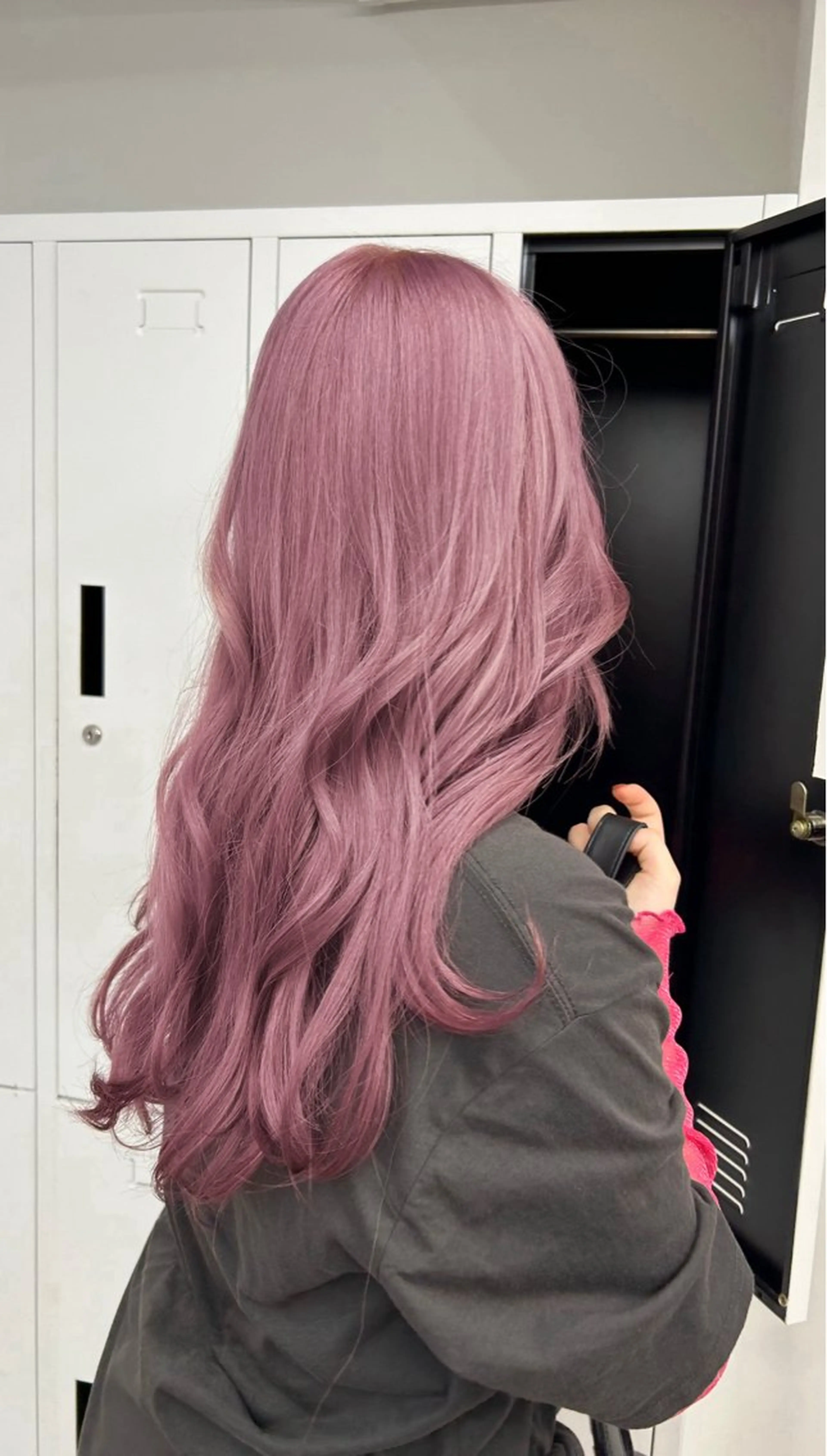 ロング カラー 💍透明感 💖艶ミルクティーのヘアスタイル