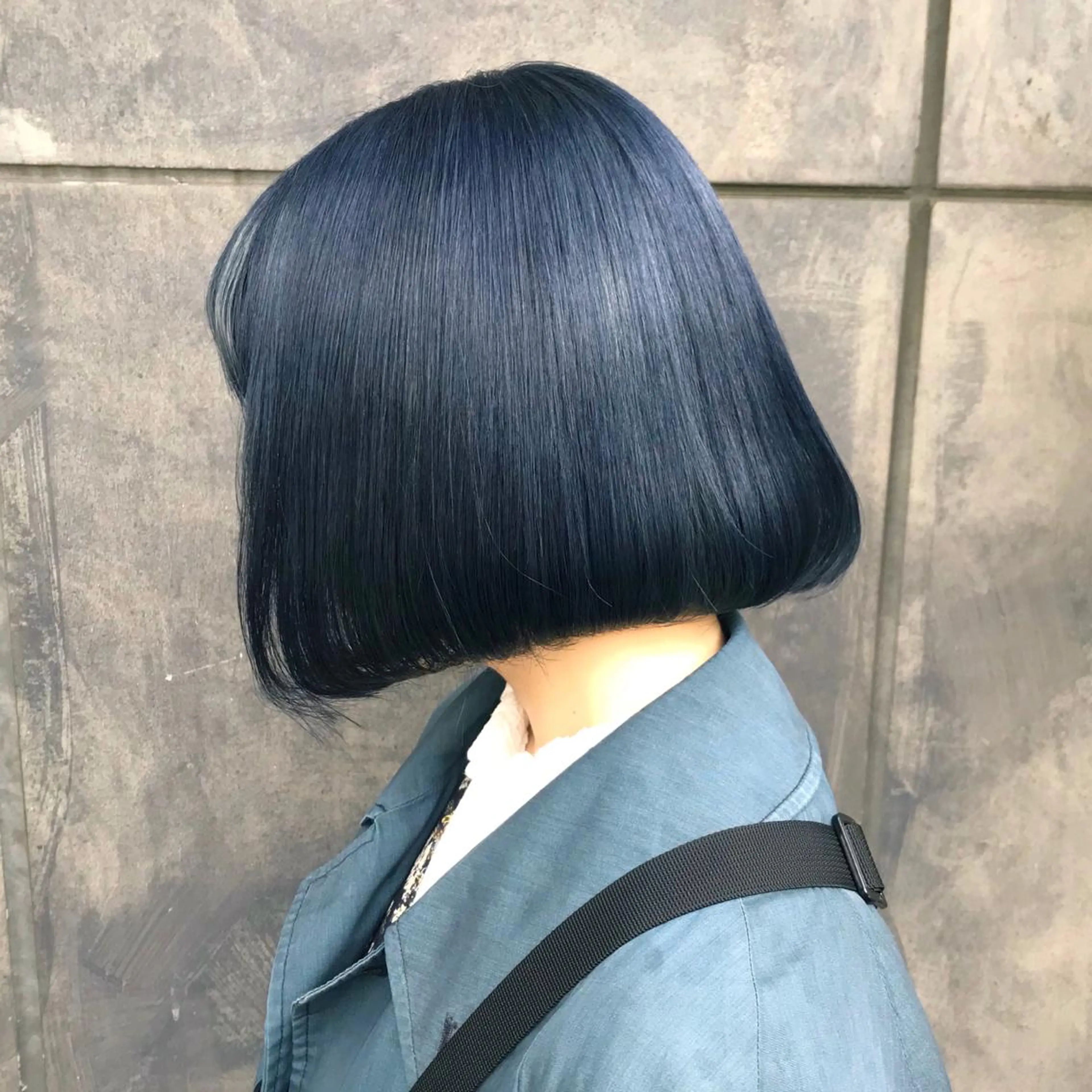 ショート カラー ブリーチ ブルーカラー ネイビーカラー タンバルモリ ムルギョル巻き K-POP好き美容師 🇰🇷Kai.Yのヘアスタイル