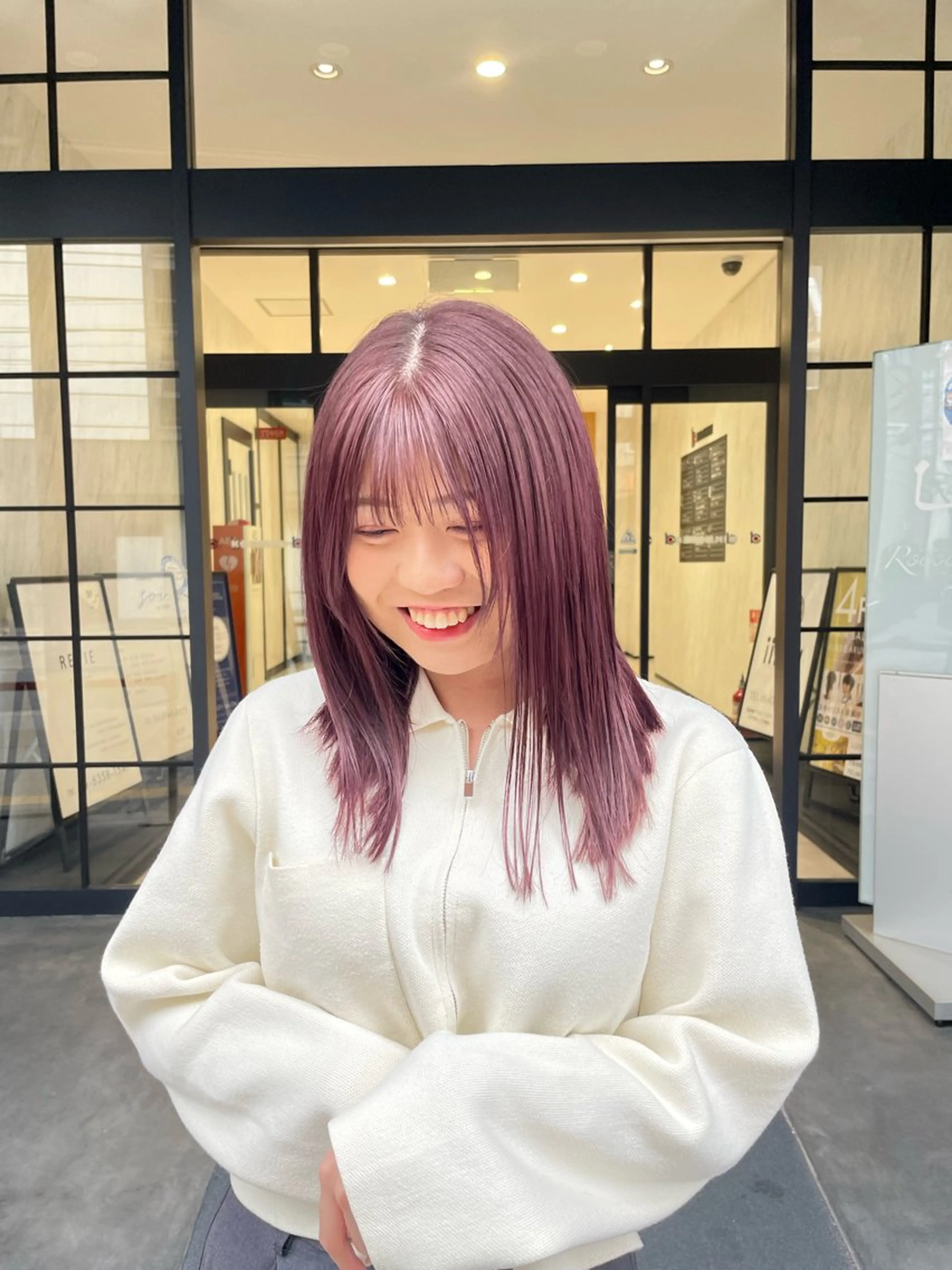 ミディアム Neale. ナナカのヘアスタイル