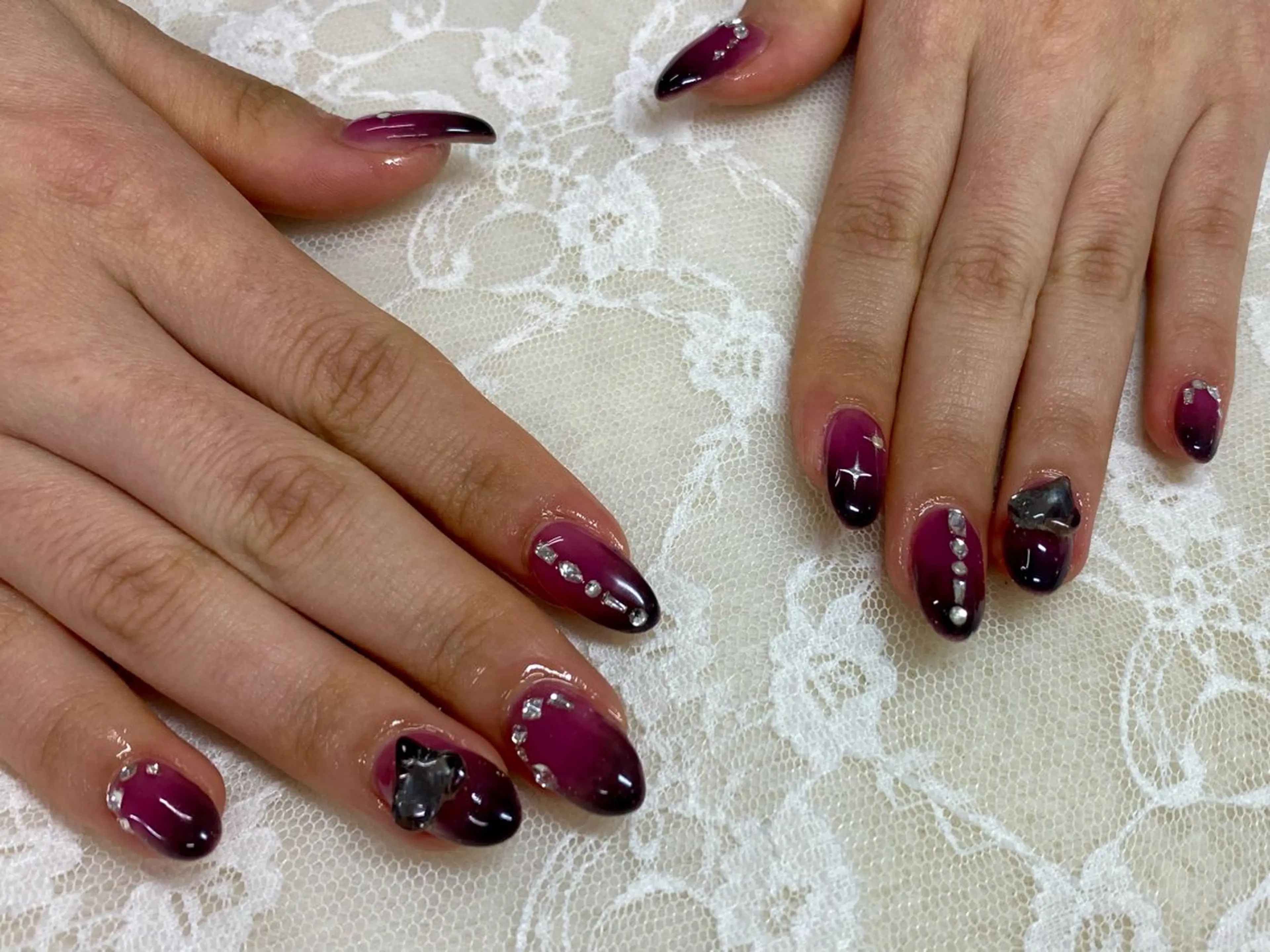 ネイル グラデーション ストーンネイル ワンホンネイル ハンドネイル ハンドケア 心斎橋Salon Epokkuのネイルデザイン