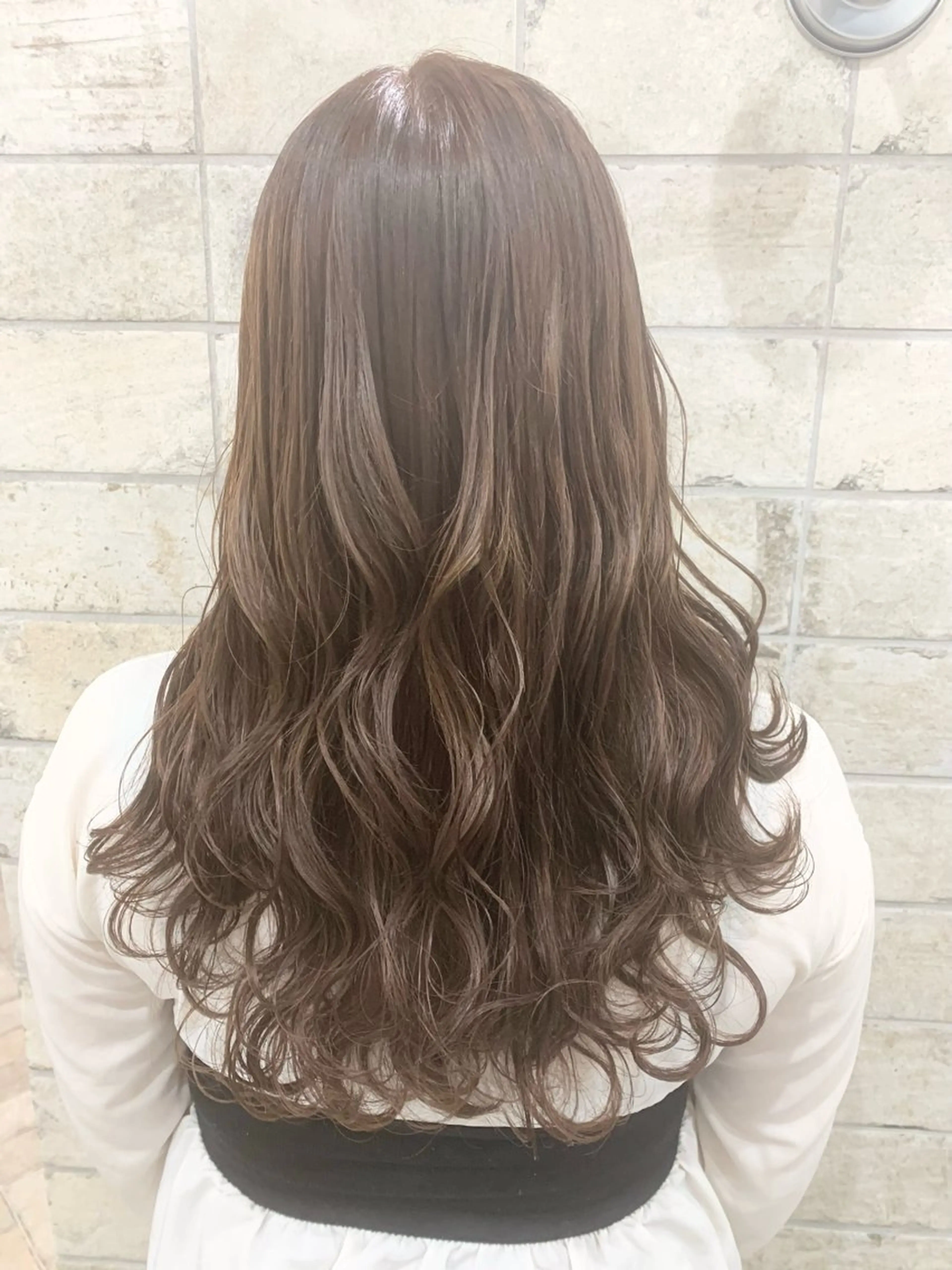 セミロング カラー アッシュ ベージュカラー ブリーチ ダブルカラー ブリーチなしカラー 松岡 恭弘のヘアスタイル
