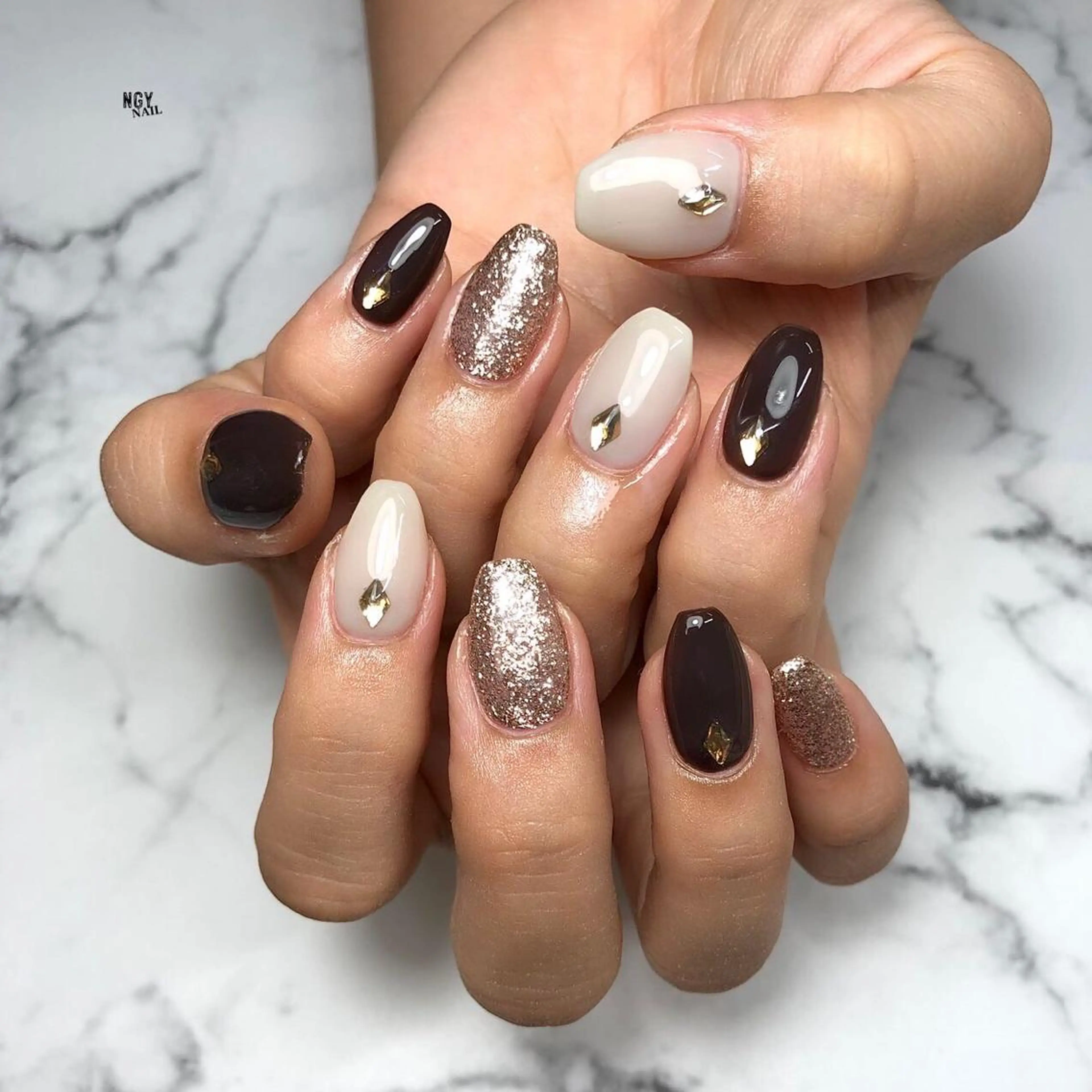 ネイル ブラウン ジェルネイル ラメ(グリッター) ワンカラーネイル パラジェル NAIL NOWのネイルデザイン