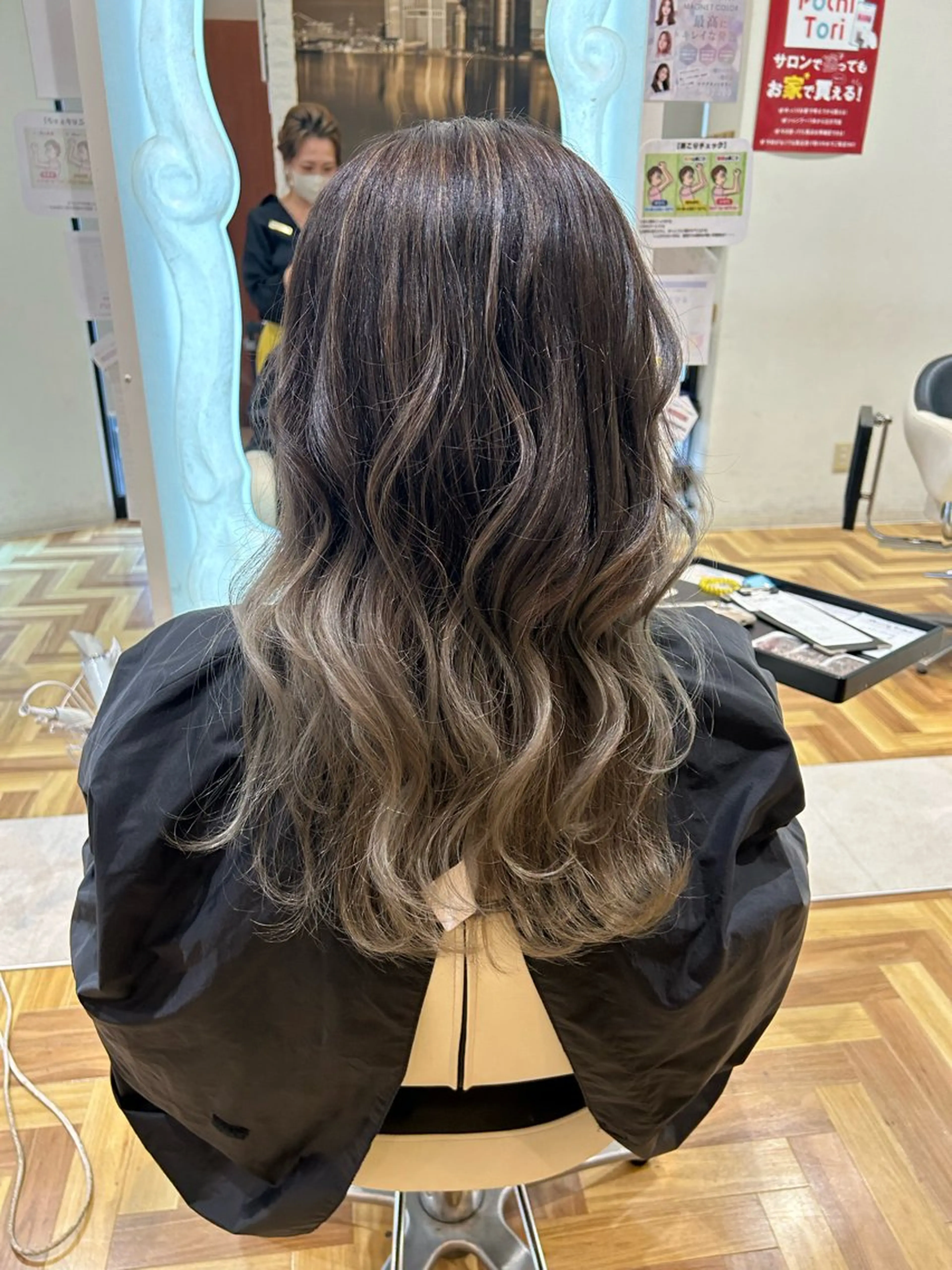 ロング ハイライト ヘアカラー トリートメント 福森 みずきのヘアスタイル