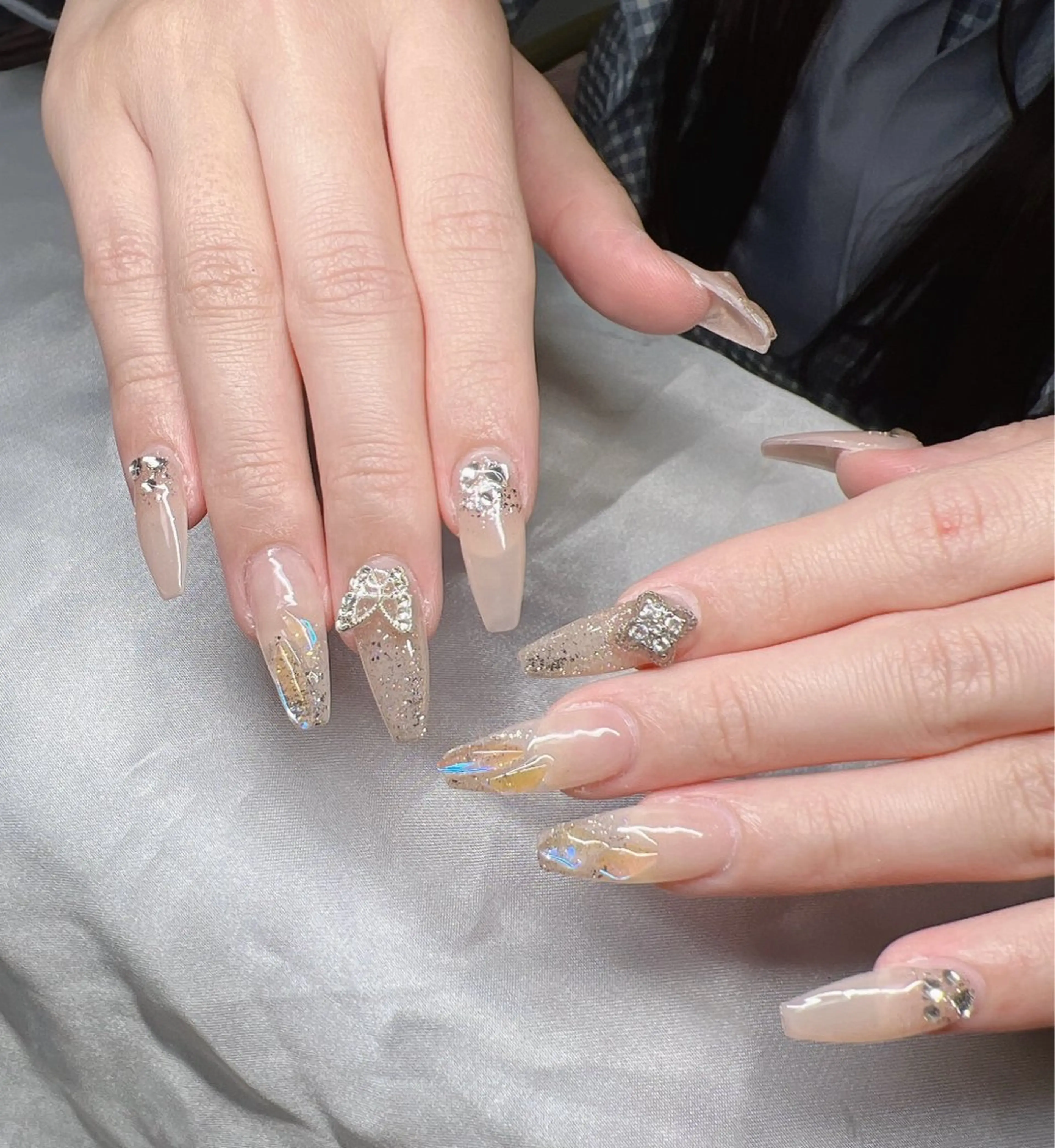 ネイル 長さ出し グラデーション 卒業式 キラキラネイル マグネットネイル Lee Nailsのネイルデザイン