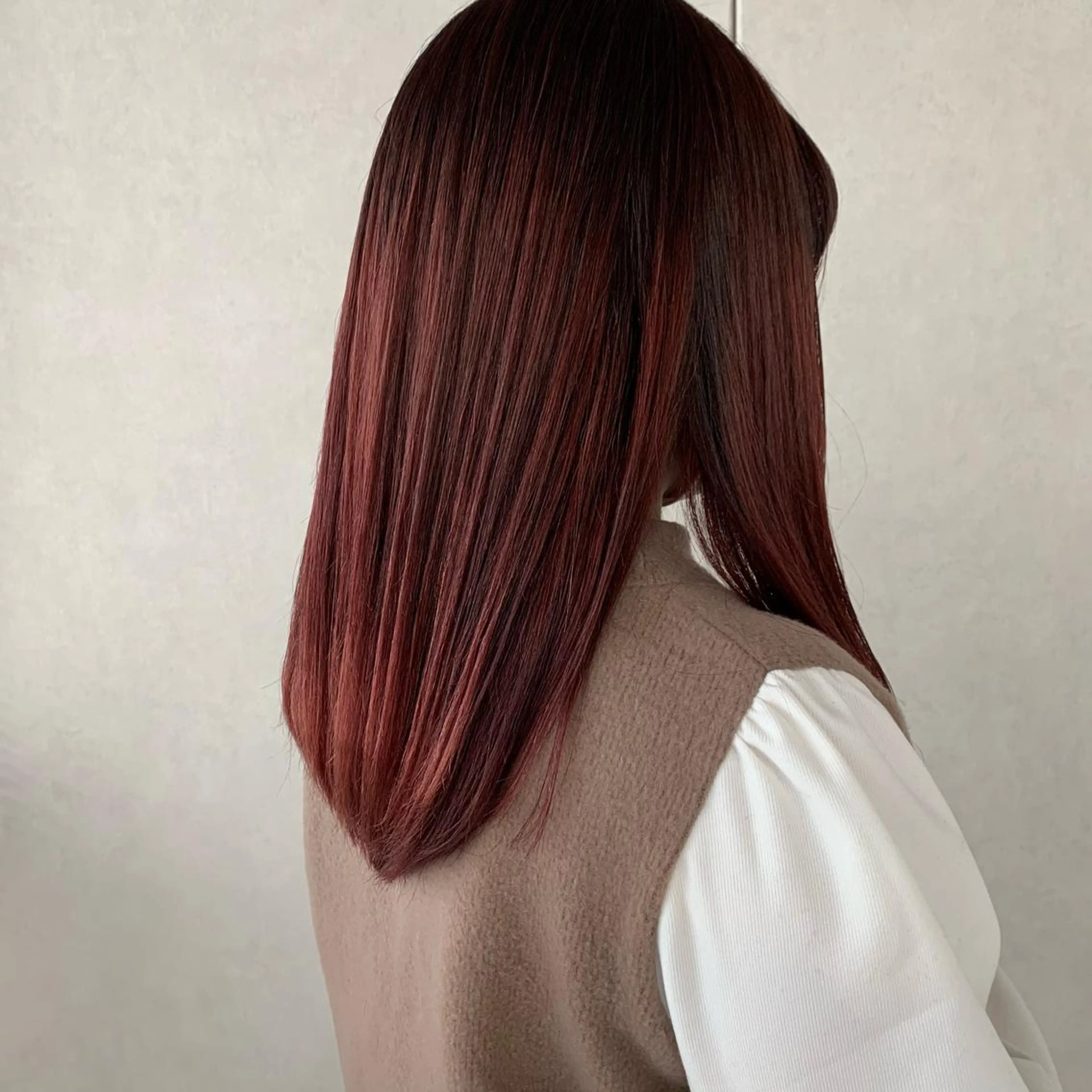 セミロング カラー カシス ダブルカラー グラデーションカラー ピンクカラー レッドカラー 🌸MAYU🌸 ハイトーン➕レイヤーのヘアスタイル