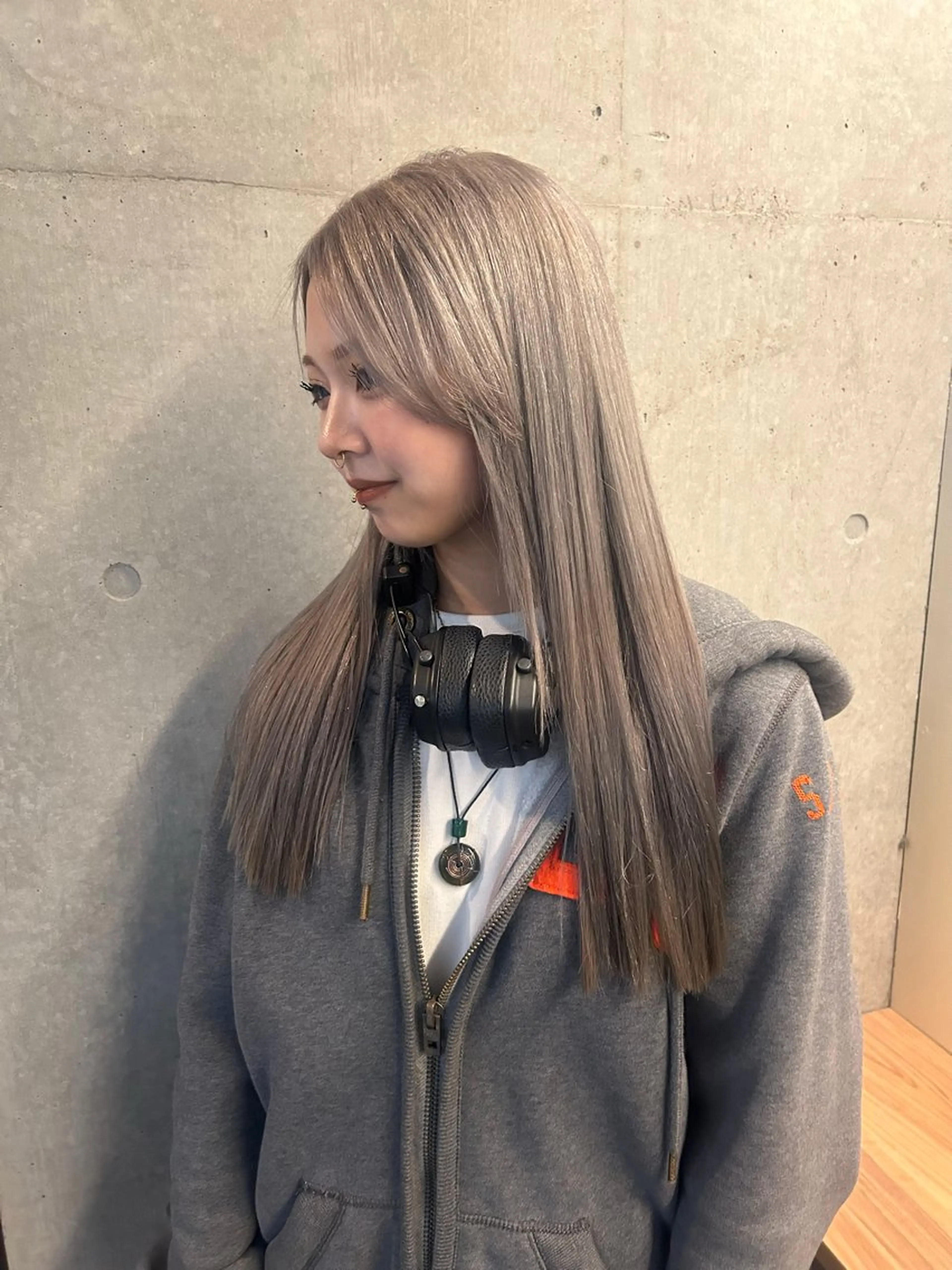 ロング カラー ベージュカラー 韓国ボブ/レイヤー ボブ/ EMIRIのヘアスタイル