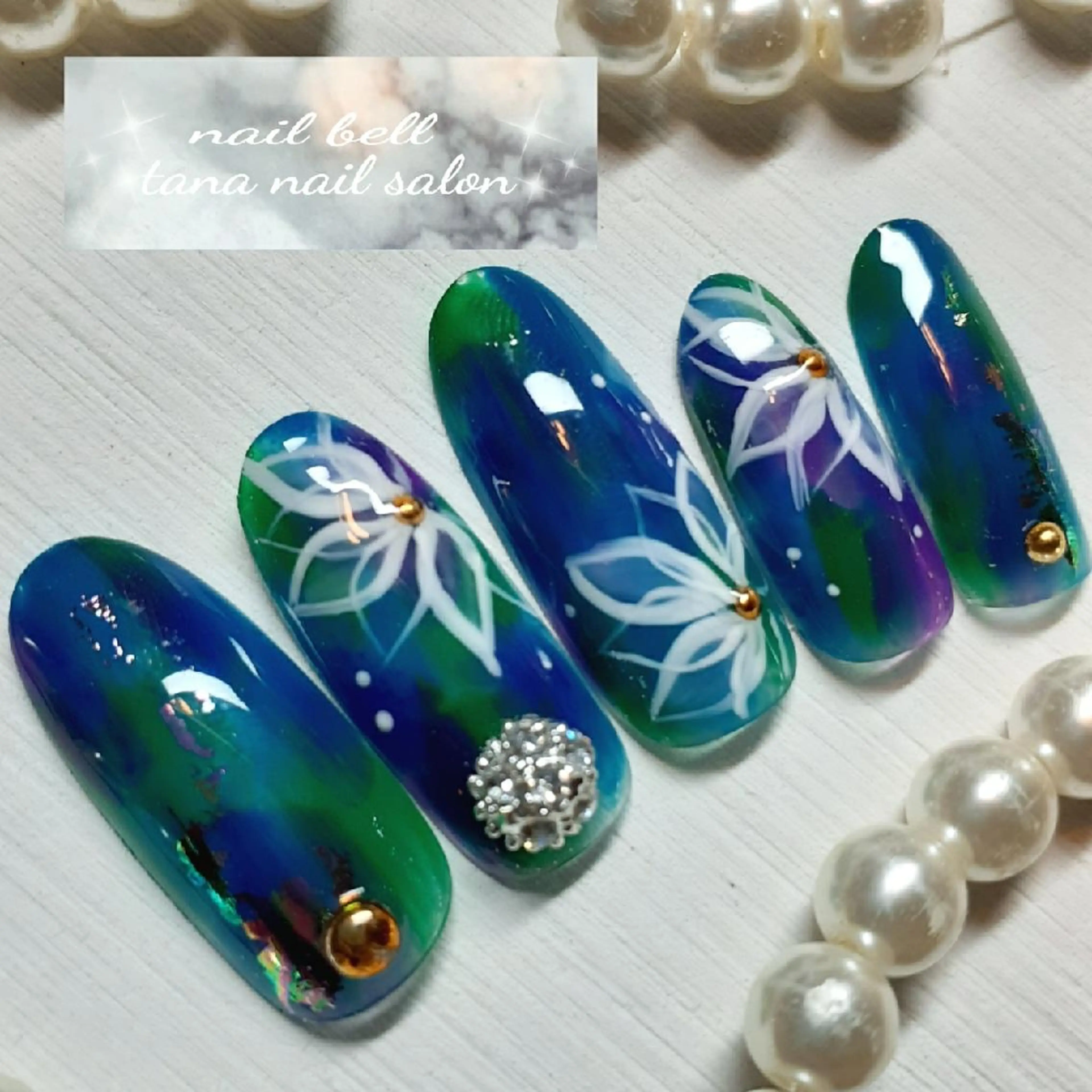 ネイル 占いができるネイルサロン「ネイルベル」所属・さいとう りなのネイルデザイン