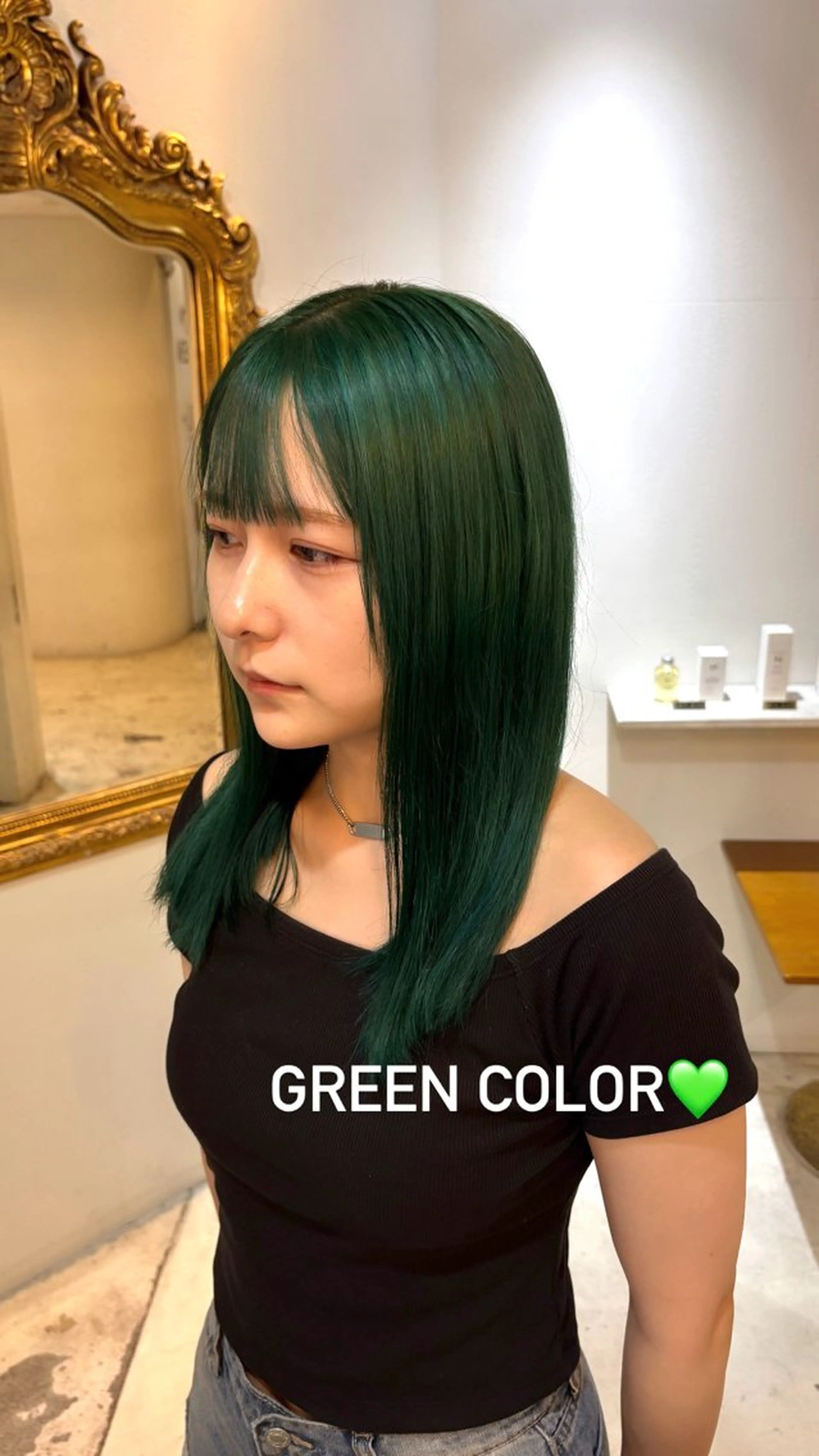 セミロング 🩶ハイトーン🖤 URARAのヘアスタイル