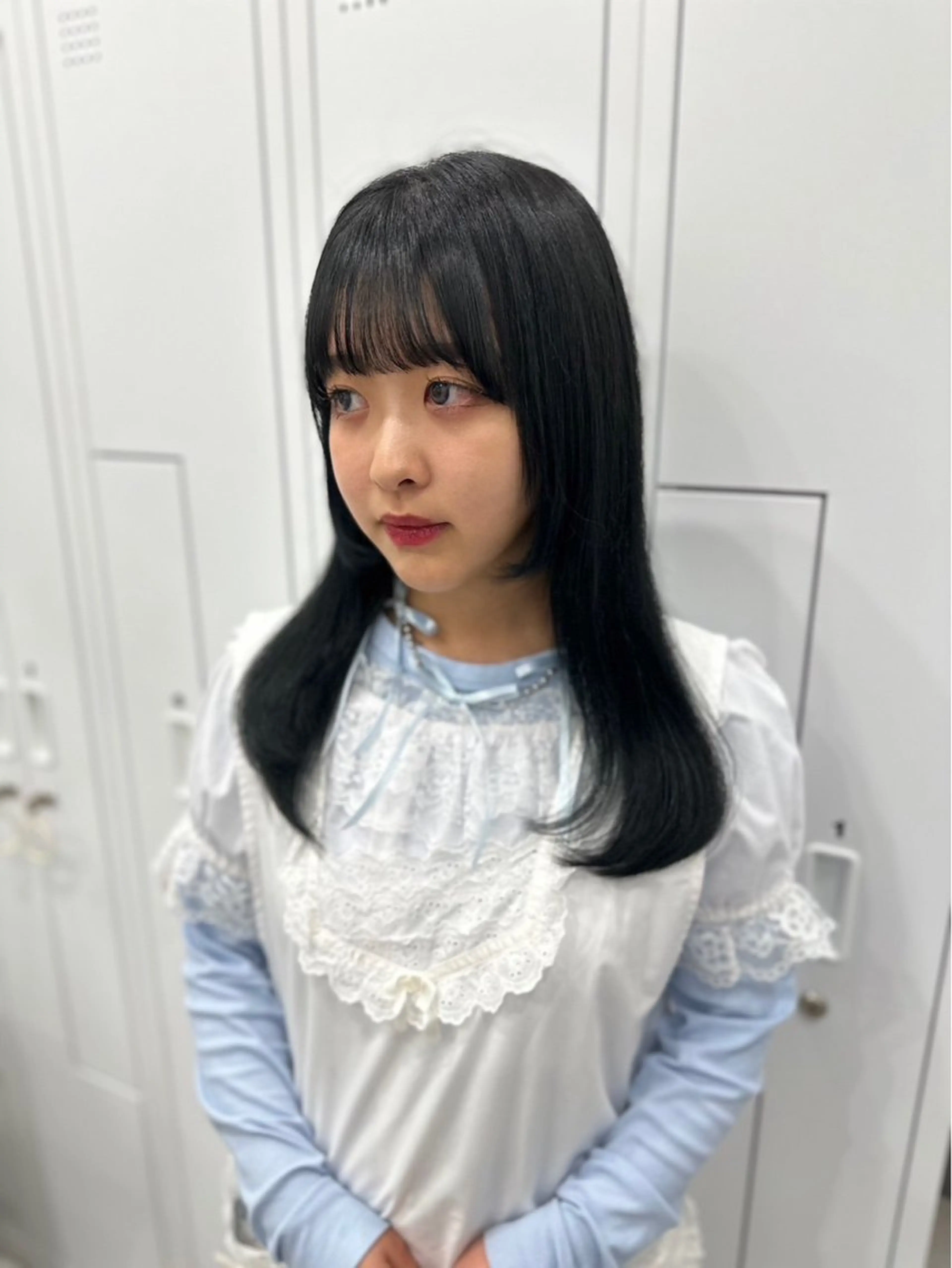 カラー 黒髪 ブルーカラー ブルーブラック ヘアカラー ヘアセット 秋永 鈴のヘアスタイル