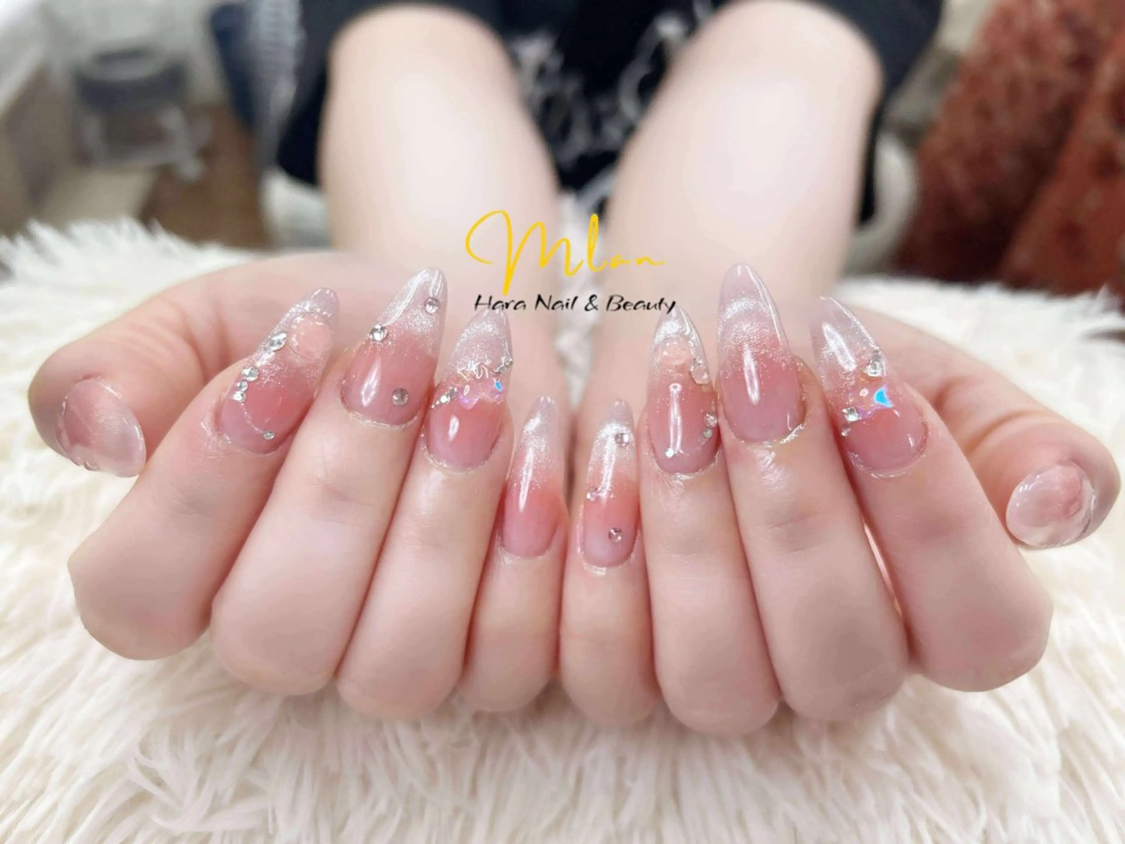ネイル フレンチネイル グラデーション キラキラネイル 韓国ネイル ラメ(グリッター) ハンドネイル Mlan Nailのネイルデザイン